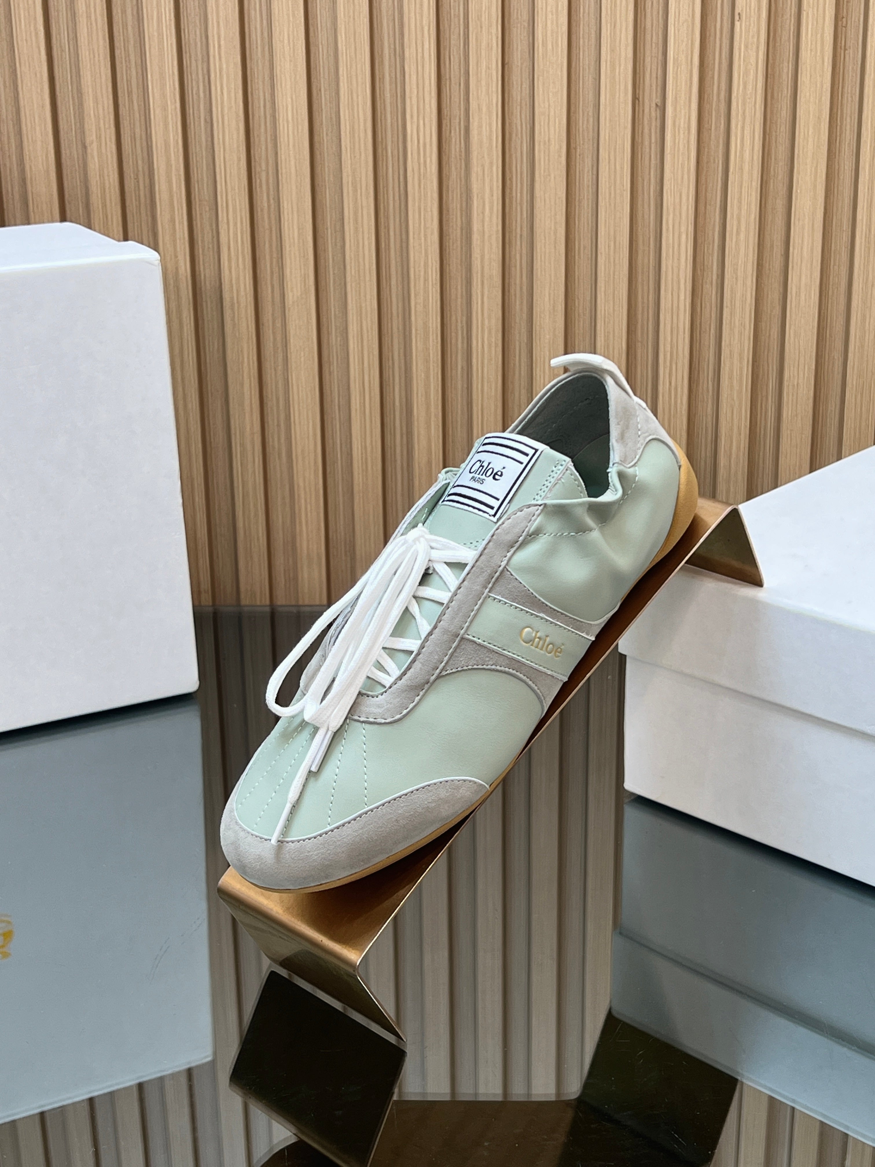 CHLOÉ 26S SNEAKERS IN LIGHT GREEN CALFSKIN AND GREY SUEDE