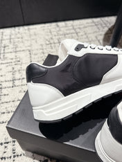 PRADA 25S MEN SNEAKERS LOGO IN WHITE AND BLACK NUBUCK AND CANVAS