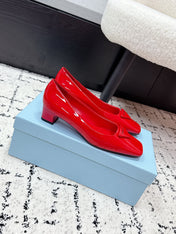 PRADA 26S SQUARE-TOE HIGH HEELS 35MM IN DARK RED PATENT CALFSKIN WITH LOGO