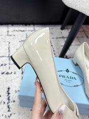 PRADA 26S SQUARE-TOE HIGH HEELS 35MM IN CREAM WHITE PATENT CALFSKIN WITH LOGO
