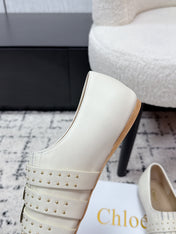 CHLOÉ 26S FLAT SHOES IN WHITE CALFSKIN WITH METAL STUDS