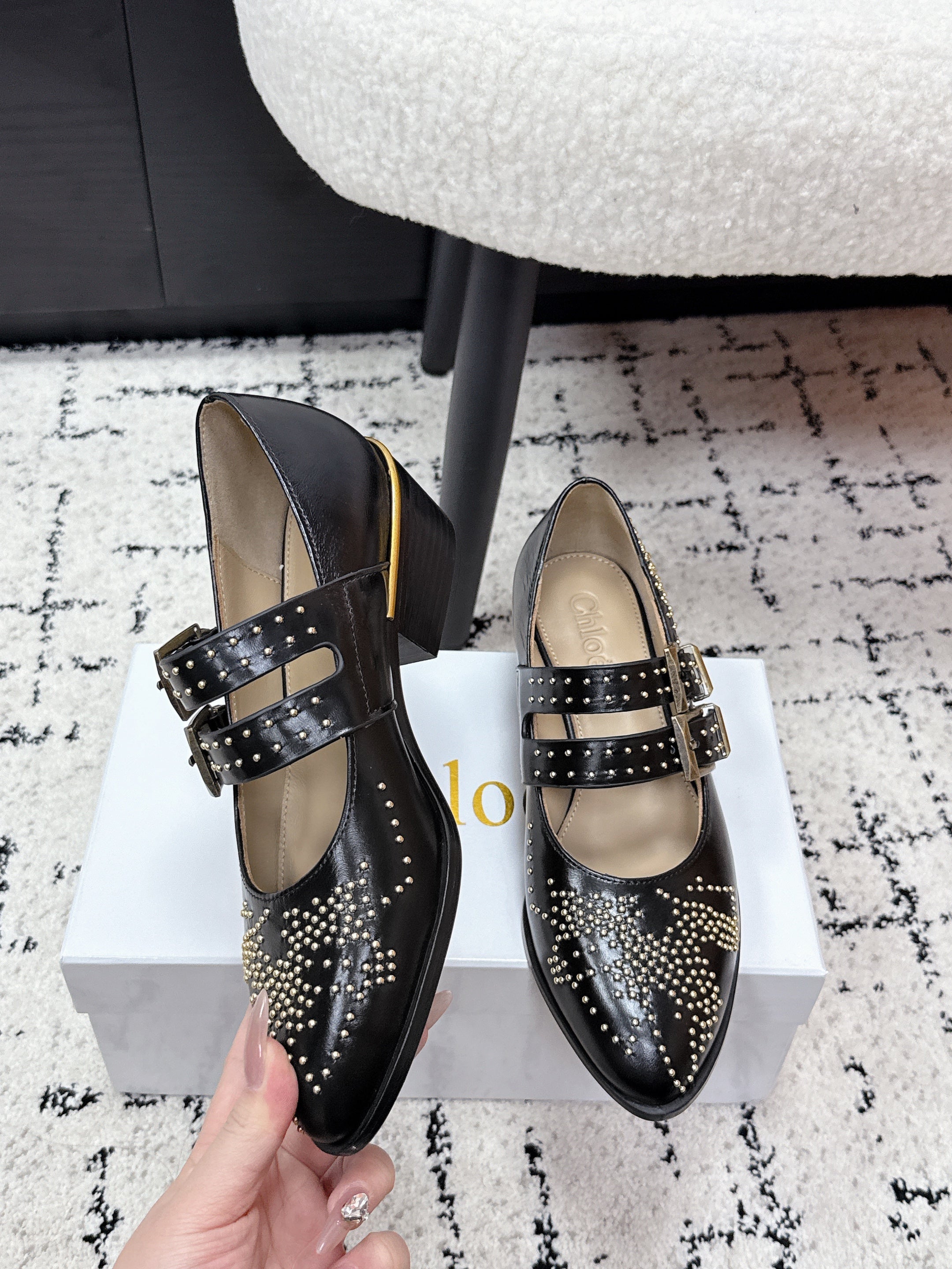 CHLOÉ 26S METAL STUD SHOES IN BLACK CALFSKIN