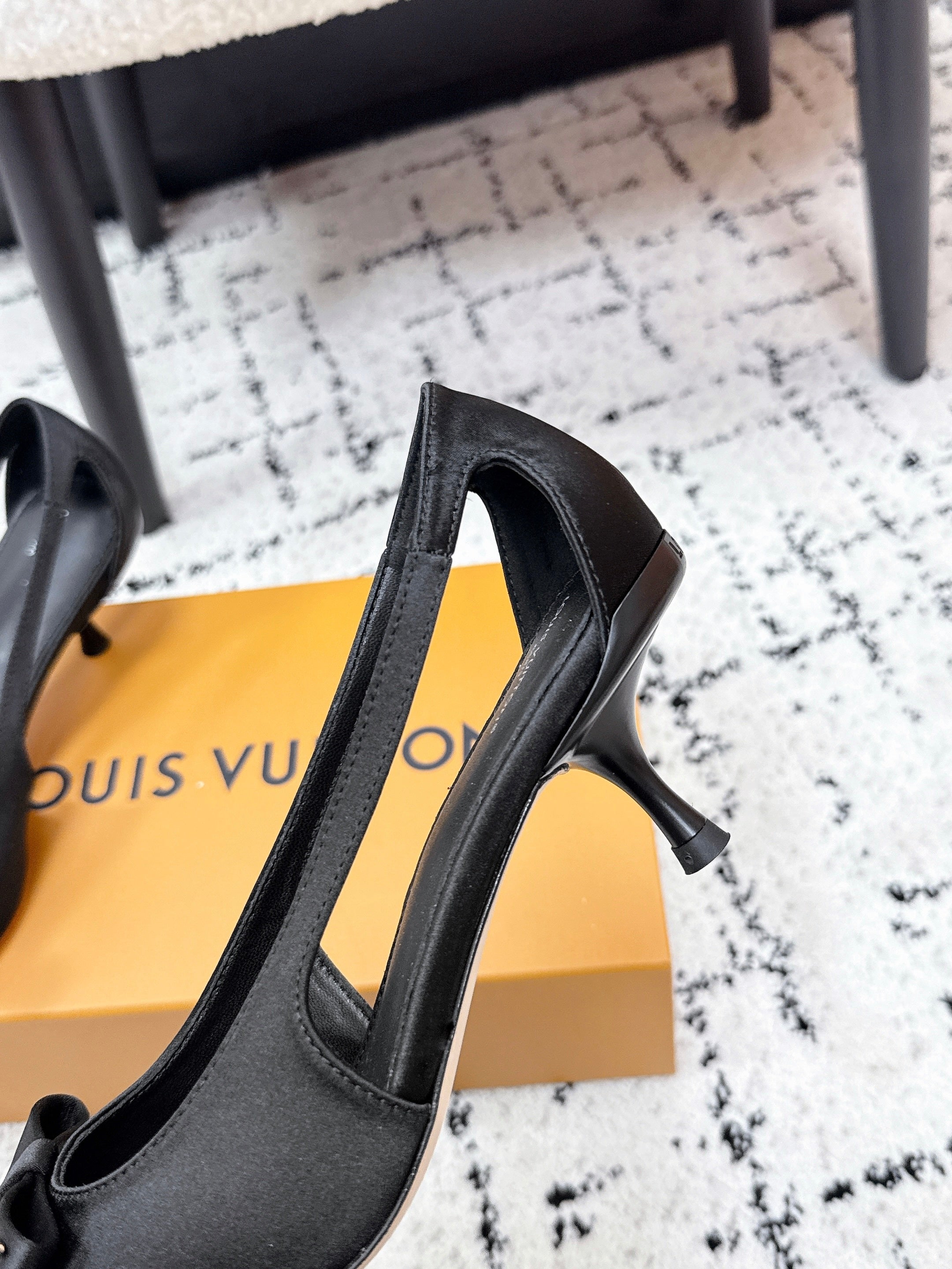 LV 26S SLINGBACK PUMPS 50MM IN BLACK SATIN WITH BOW