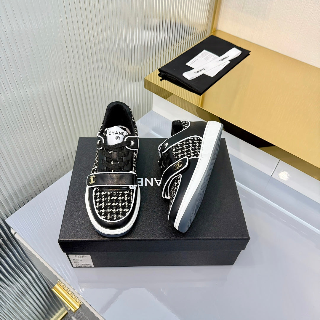 CHANEL 26S SNEAKERS IN BLACK MIX WHITE TWEED AND CALFSKIN