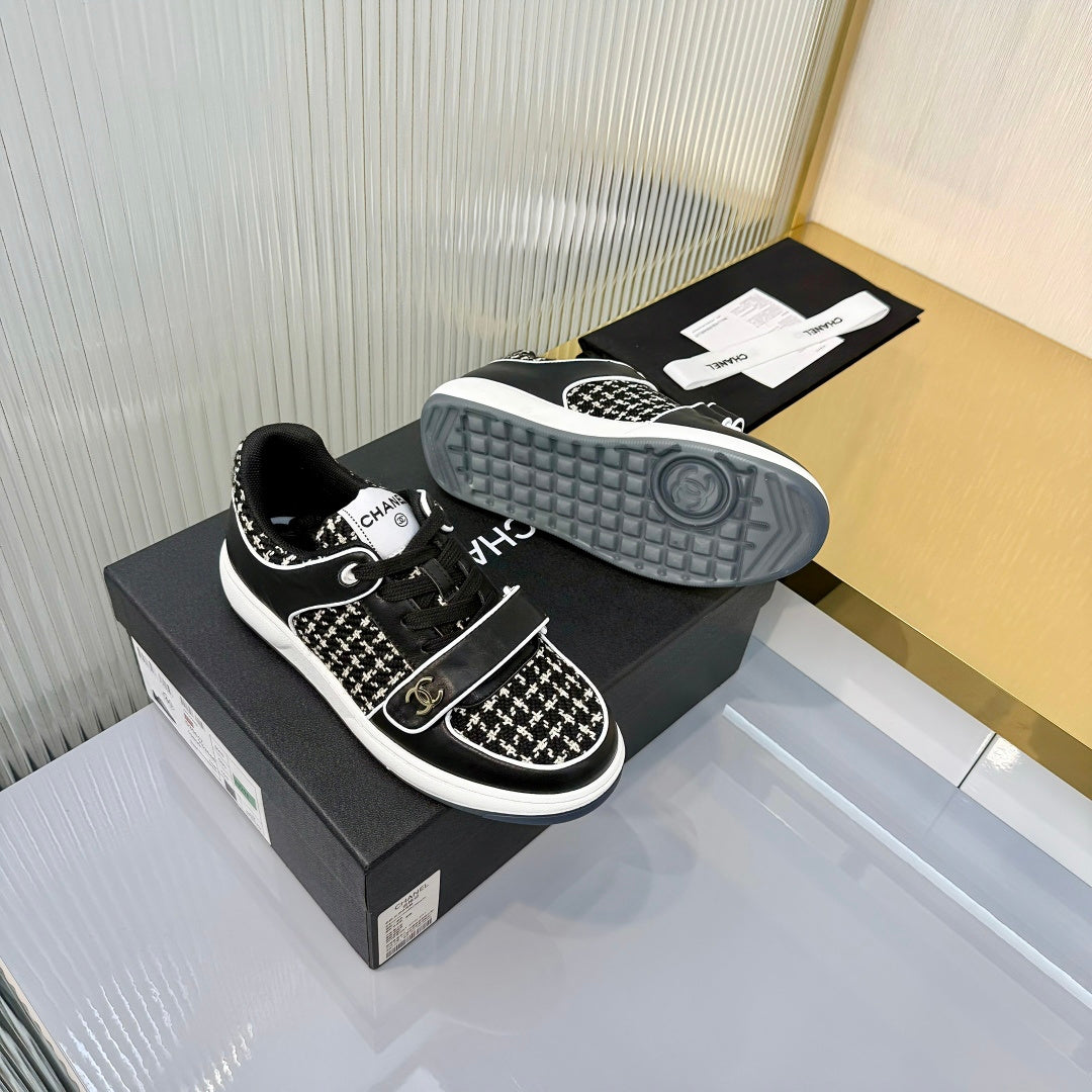 CHANEL 26S SNEAKERS IN BLACK MIX WHITE TWEED AND CALFSKIN