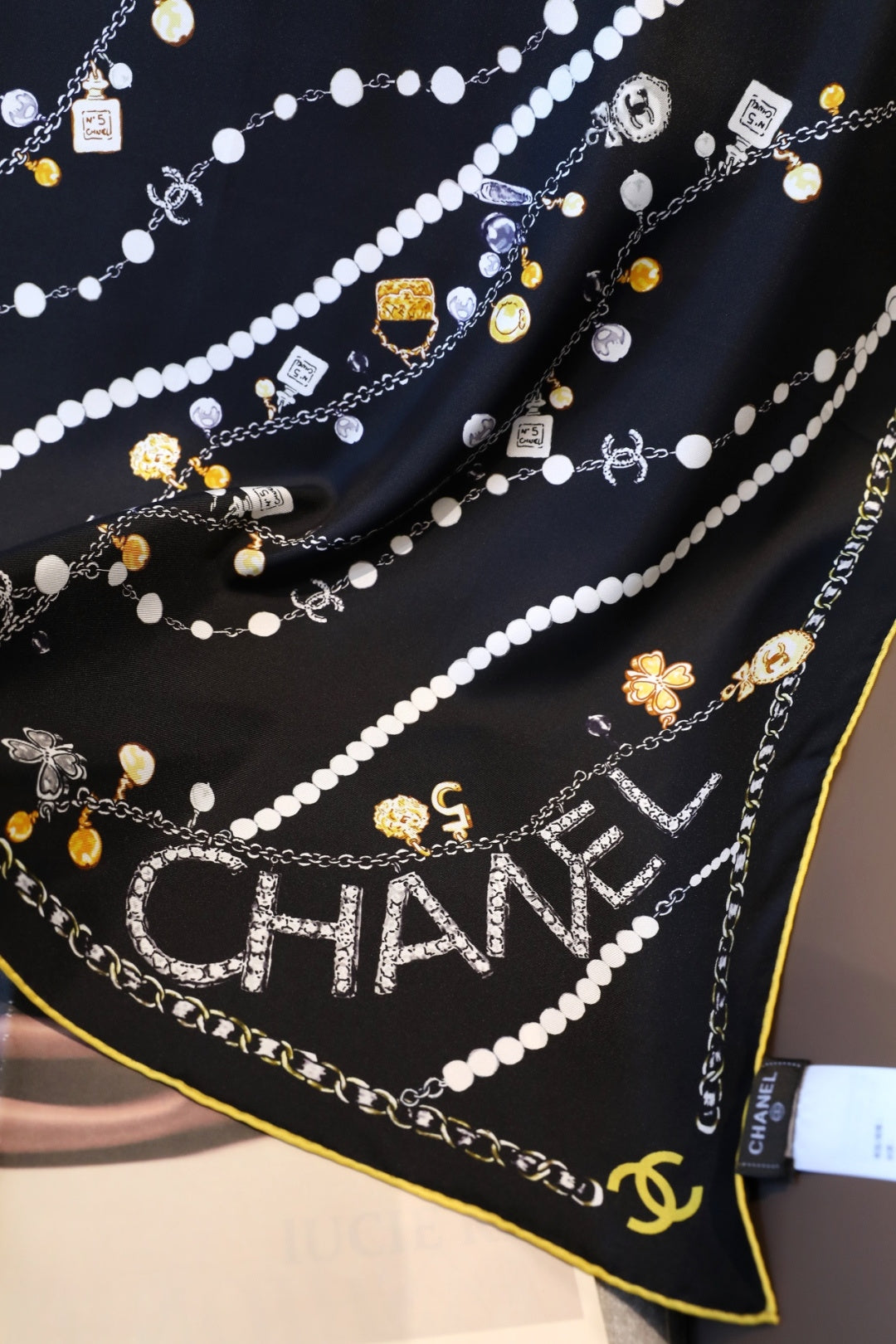 CHANEL 26S SCARF 90 IN SILK 311797