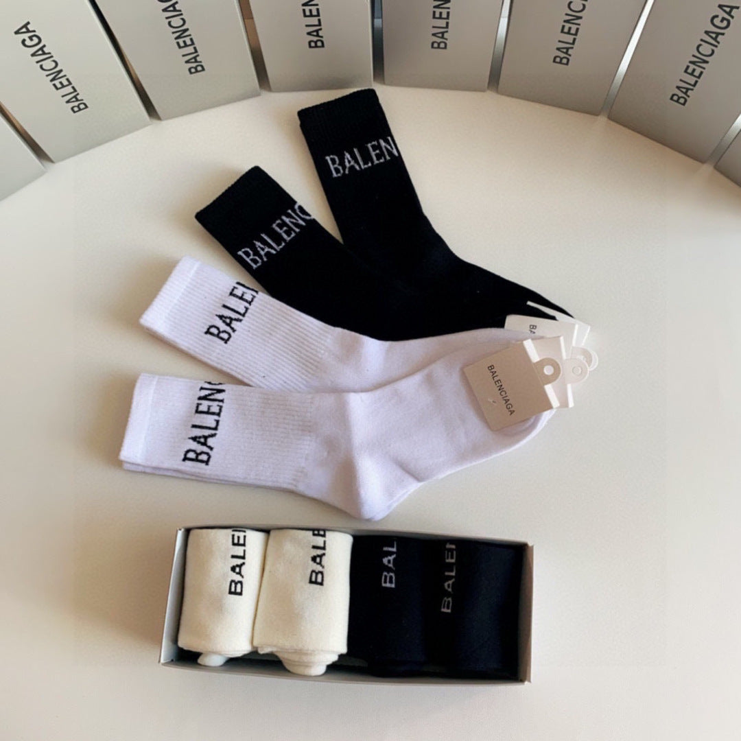 BALENCIAGA 26S CREW SOCKS 350977 (1 BOX)