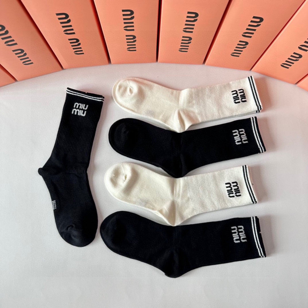 MIUMIU 26S CREW SOCKS 417721 (1 BOX)