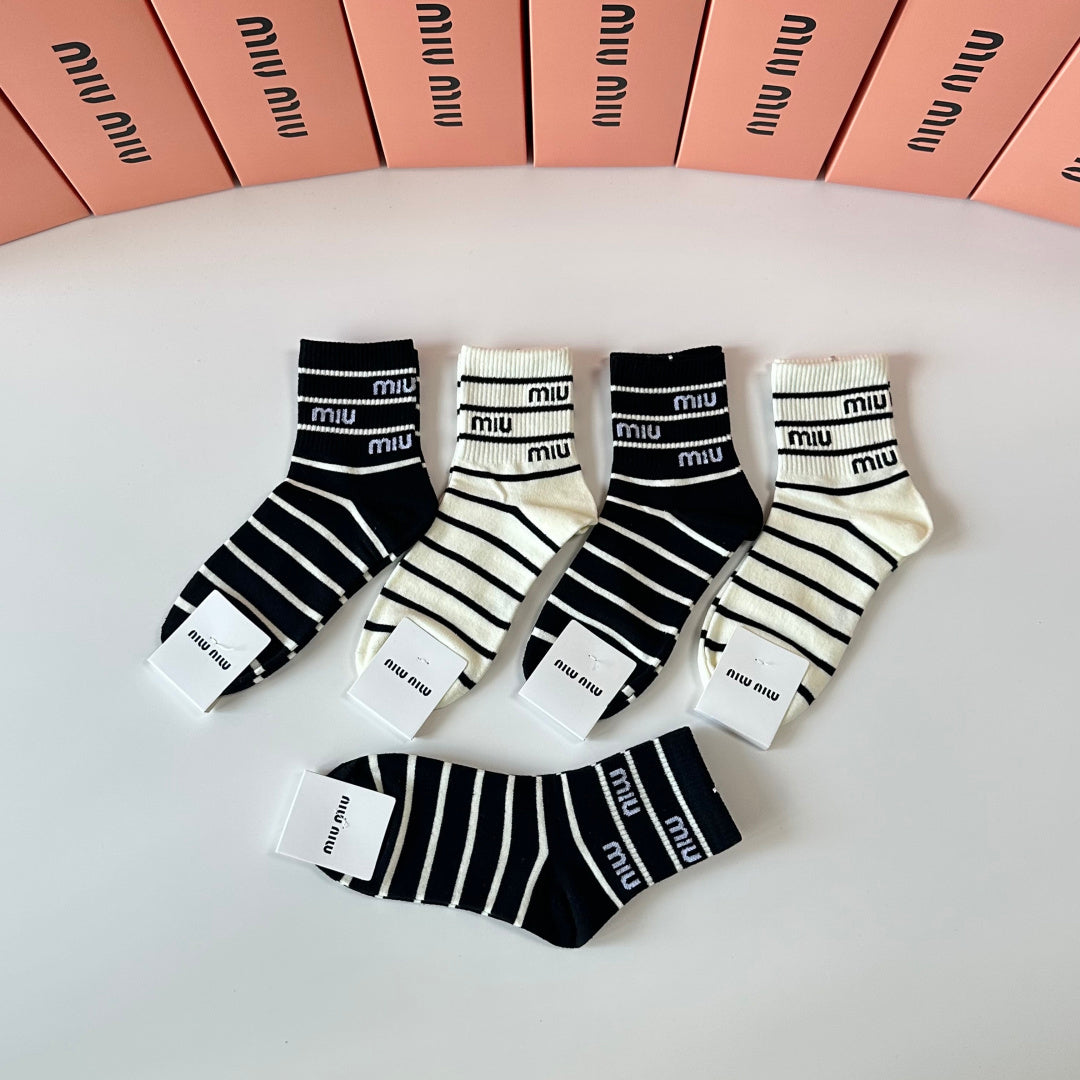 MIUMIU 26S ANKLE SOCKS 417741 (1 BOX)