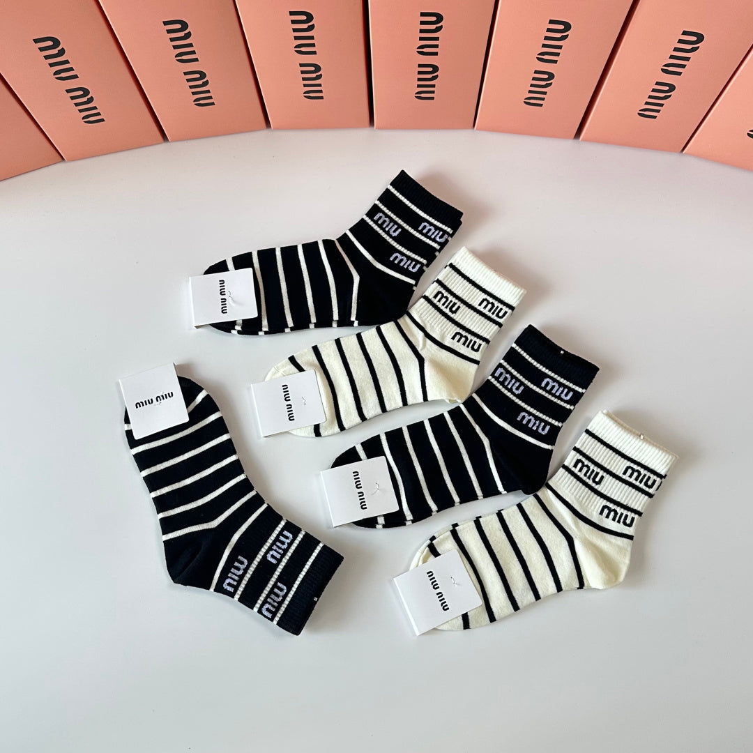 MIUMIU 26S ANKLE SOCKS 417741 (1 BOX)