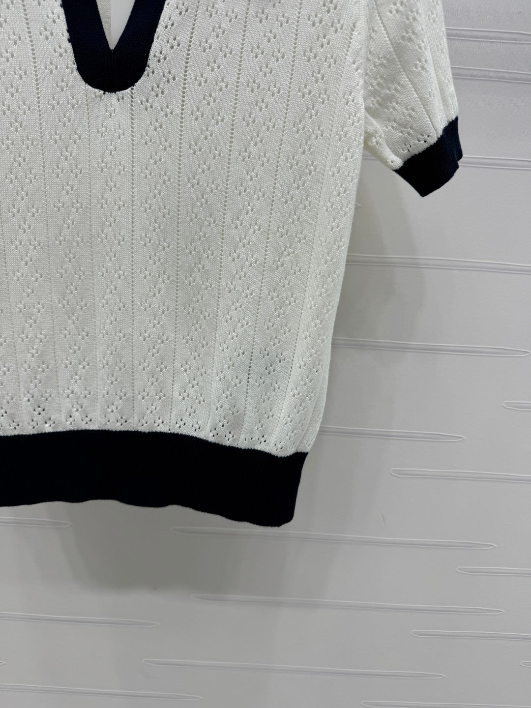 VALENTINO 25S HOLLOW V-NECK BLOUSE 264161