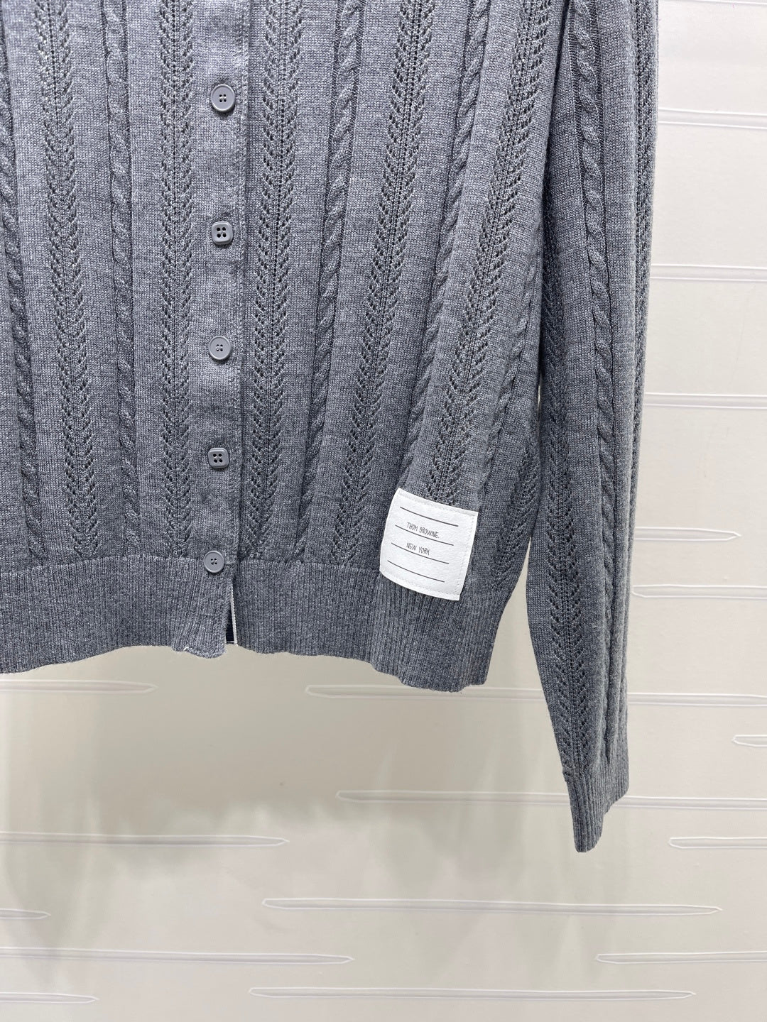 THOM 26S ROUND-NECK KNIT CARDIGAN 302