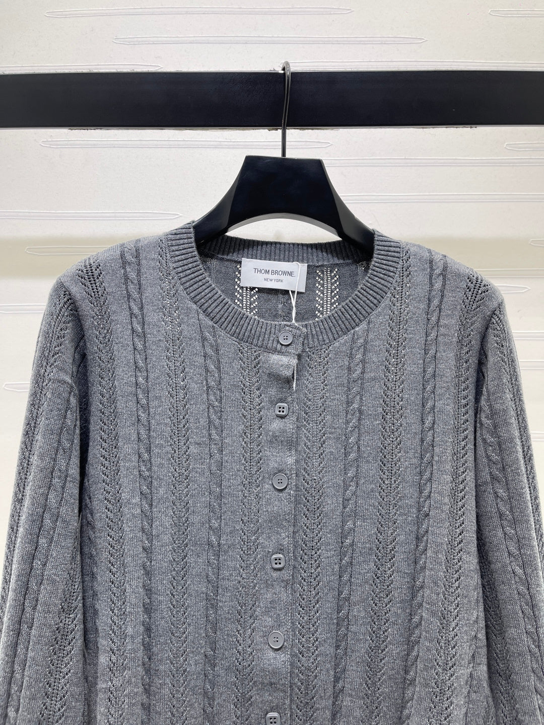 THOM 26S ROUND-NECK KNIT CARDIGAN 302