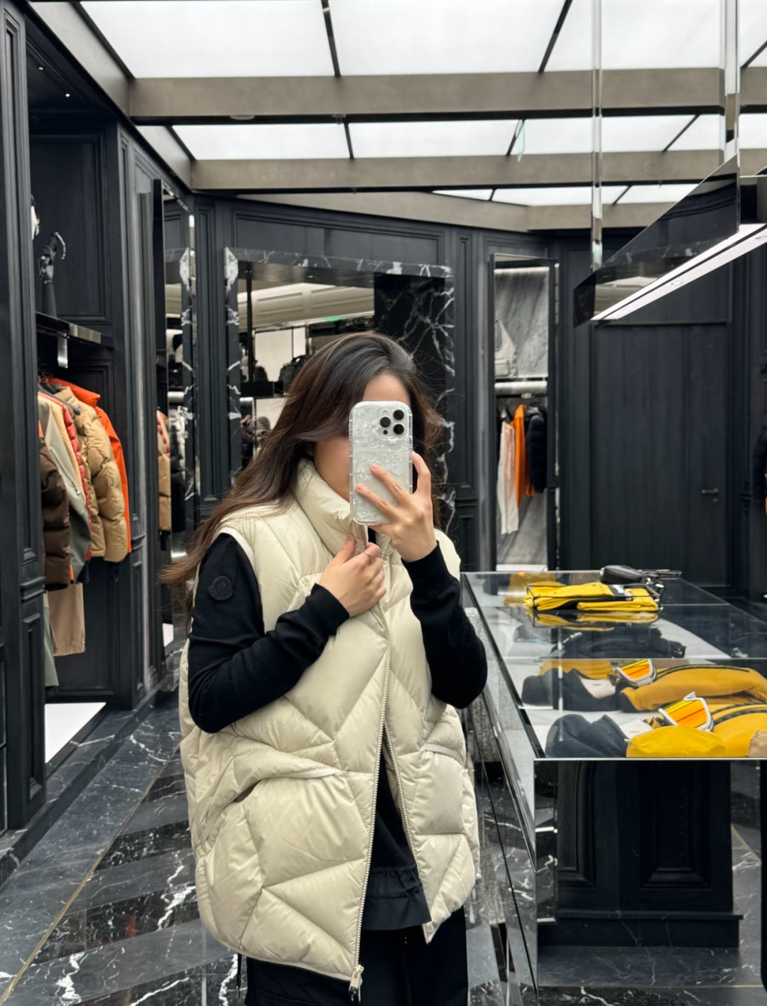 MONCLER 25S SLEEVELESS JACKET 462