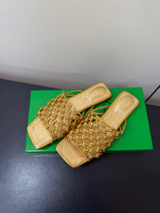BOTTEGA VENETA 26S WOVEN STRAP SANDALS IN GOLD LAMBSKIN
