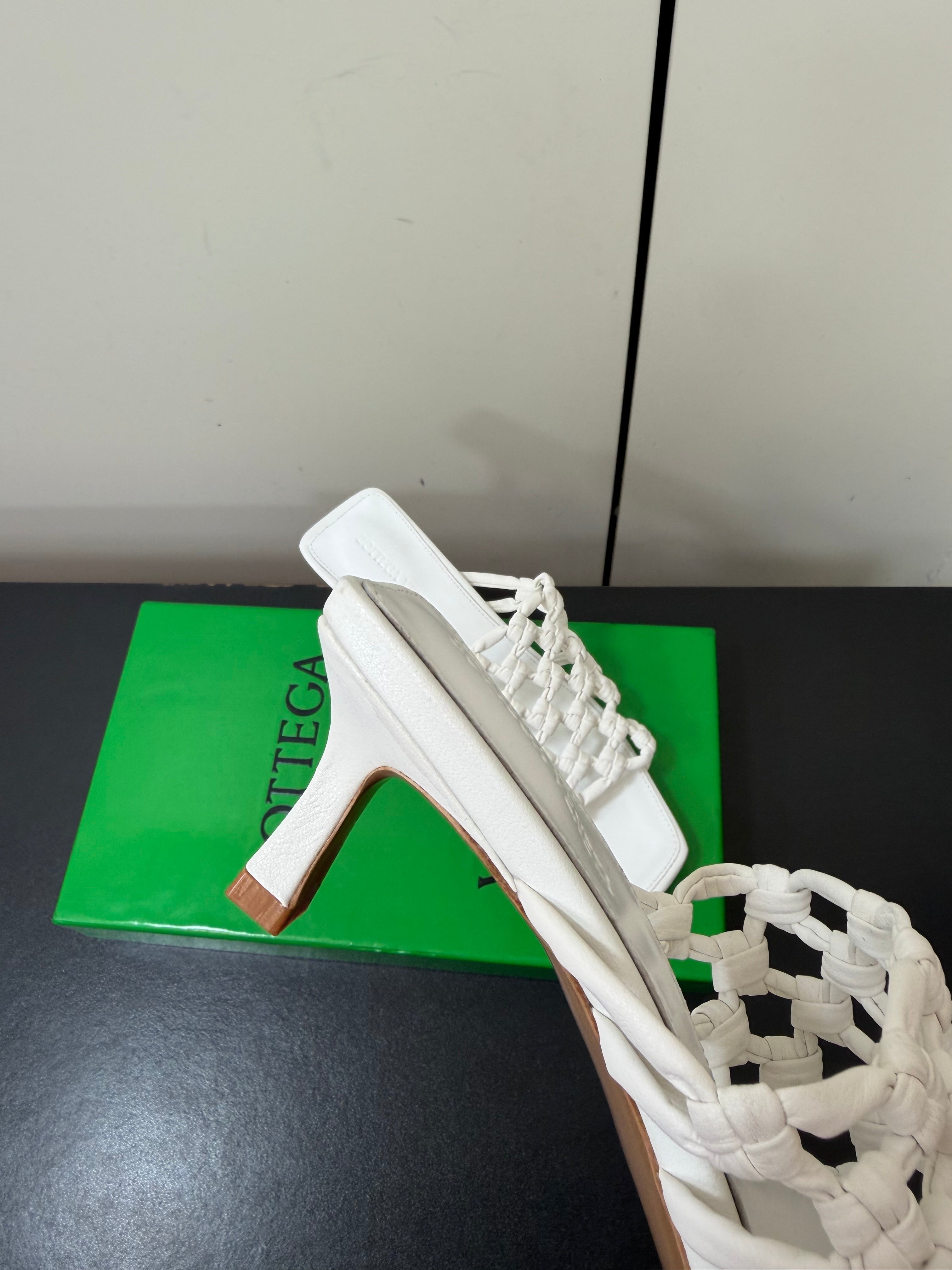 BOTTEGA VENETA 26S WOVEN STRAP HIGH-HEEL SANDALS 55 MM IN WHITE LAMBSKIN