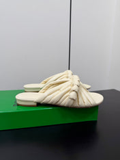 BOTTEGA VENETA 26S BRAIDED STRAP SANDALS IN BEIGE LAMBSKIN