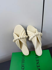 BOTTEGA VENETA 26S BRAIDED STRAP SANDALS IN BEIGE LAMBSKIN