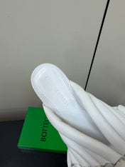 BOTTEGA VENETA 26S BRAIDED STRAP SANDALS IN WHITE LAMBSKIN
