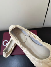GUCCI 26S BALLET FLATS IN WHITE SHINY CALFSKIN GOLD HARDWARE