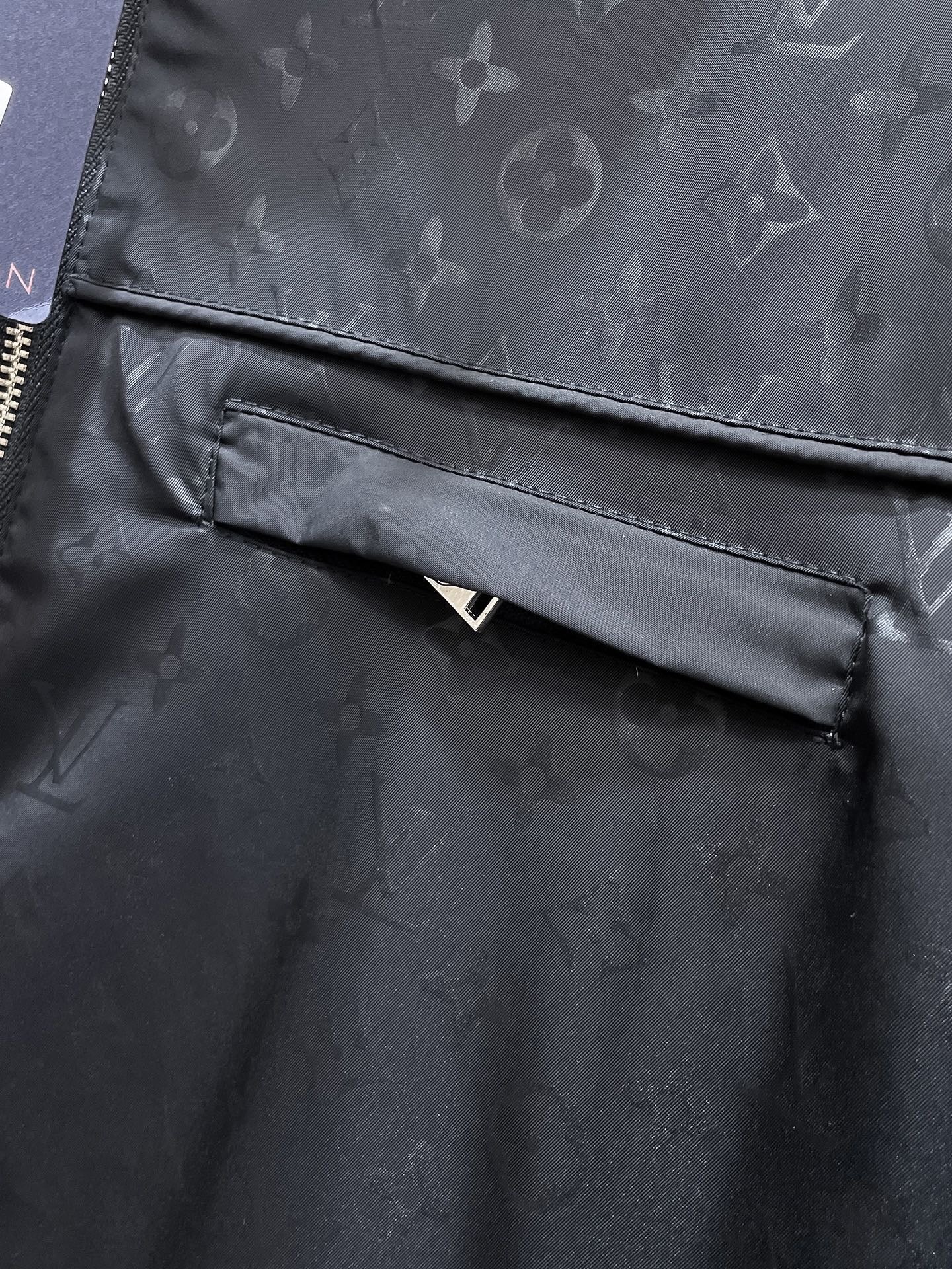 LV HOODED JACKET BLACK 239027
