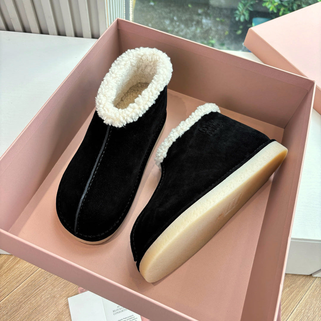 MIUMIU 26S ANKLE BOOTS IN BLACK SUEDE AND SHEARLING