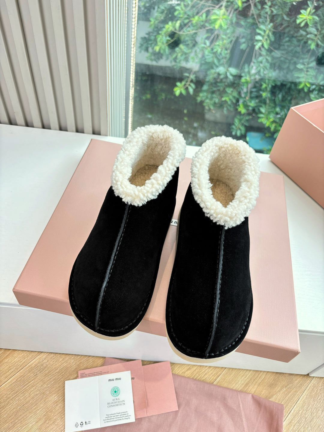 MIUMIU 26S ANKLE BOOTS IN BLACK SUEDE AND SHEARLING