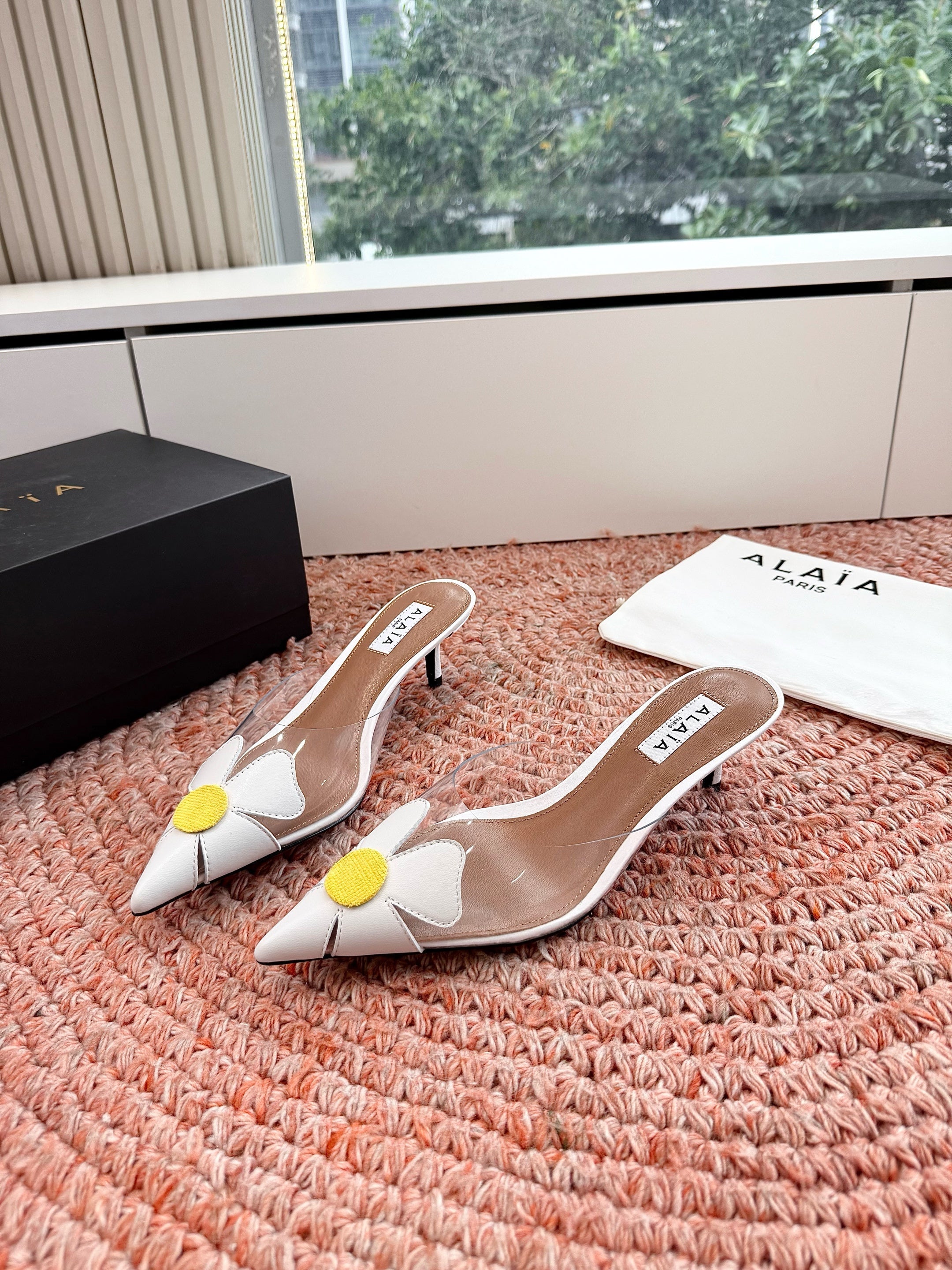 ALAIA 26S MULE HEELS IN WHITE LAMBSKIN AND TRANSPARENT PVC