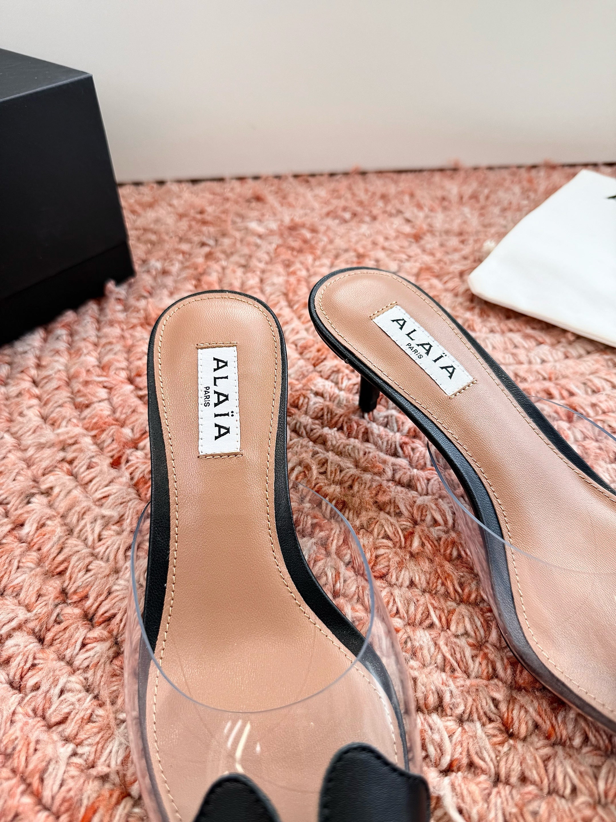 ALAIA 26S MULE HEELS IN BLACK LAMBSKIN AND TRANSPARENT PVC