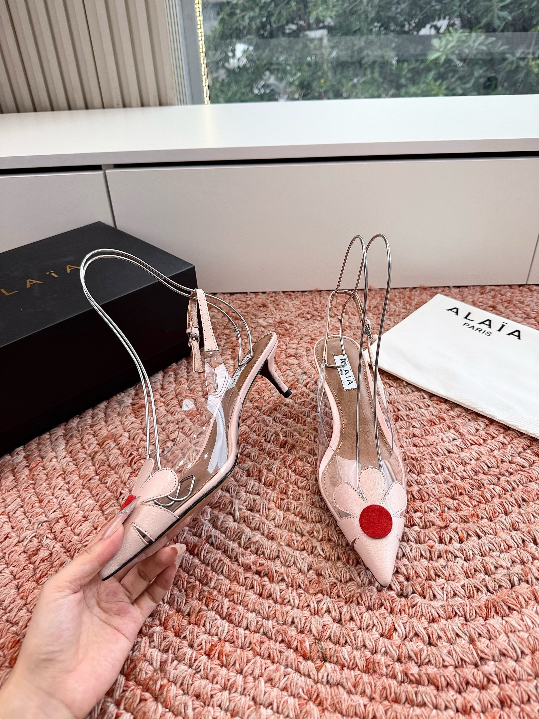 ALAIA 26S POINTED-TOE SLINGBACK HEELS IN NUDE PINK LAMBSKIN AND TRANSPARENT PVC