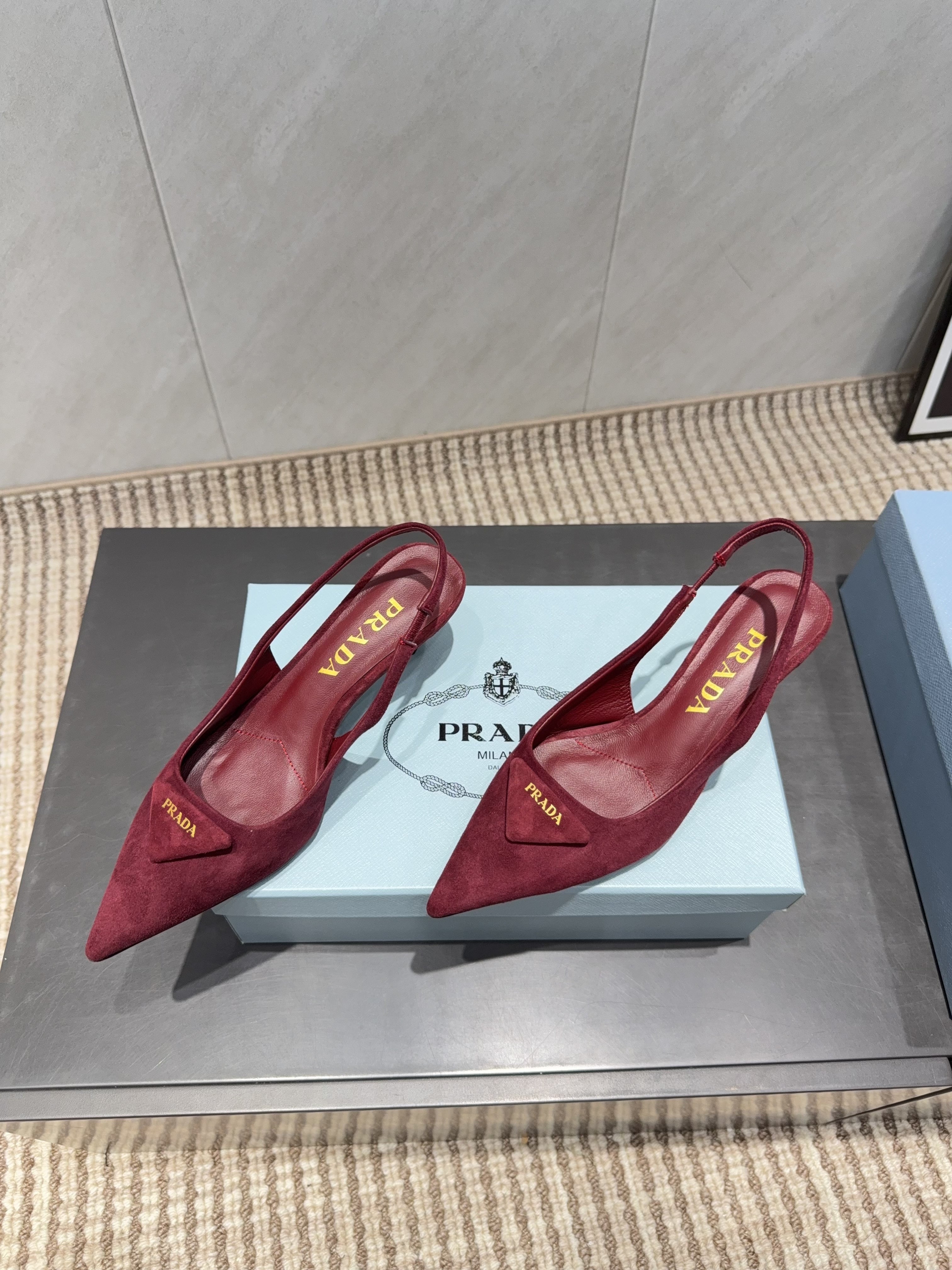 PRADA 26S POINTED TOE SLINGBACK HIGH HEELS 55MM IN DARK RED SUEDE WITH LOGO