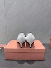 MIUMIU 26S POINTED TOE PUMPS 55MM IN WHITE AND BLACK CALFSKIN WITH BOW