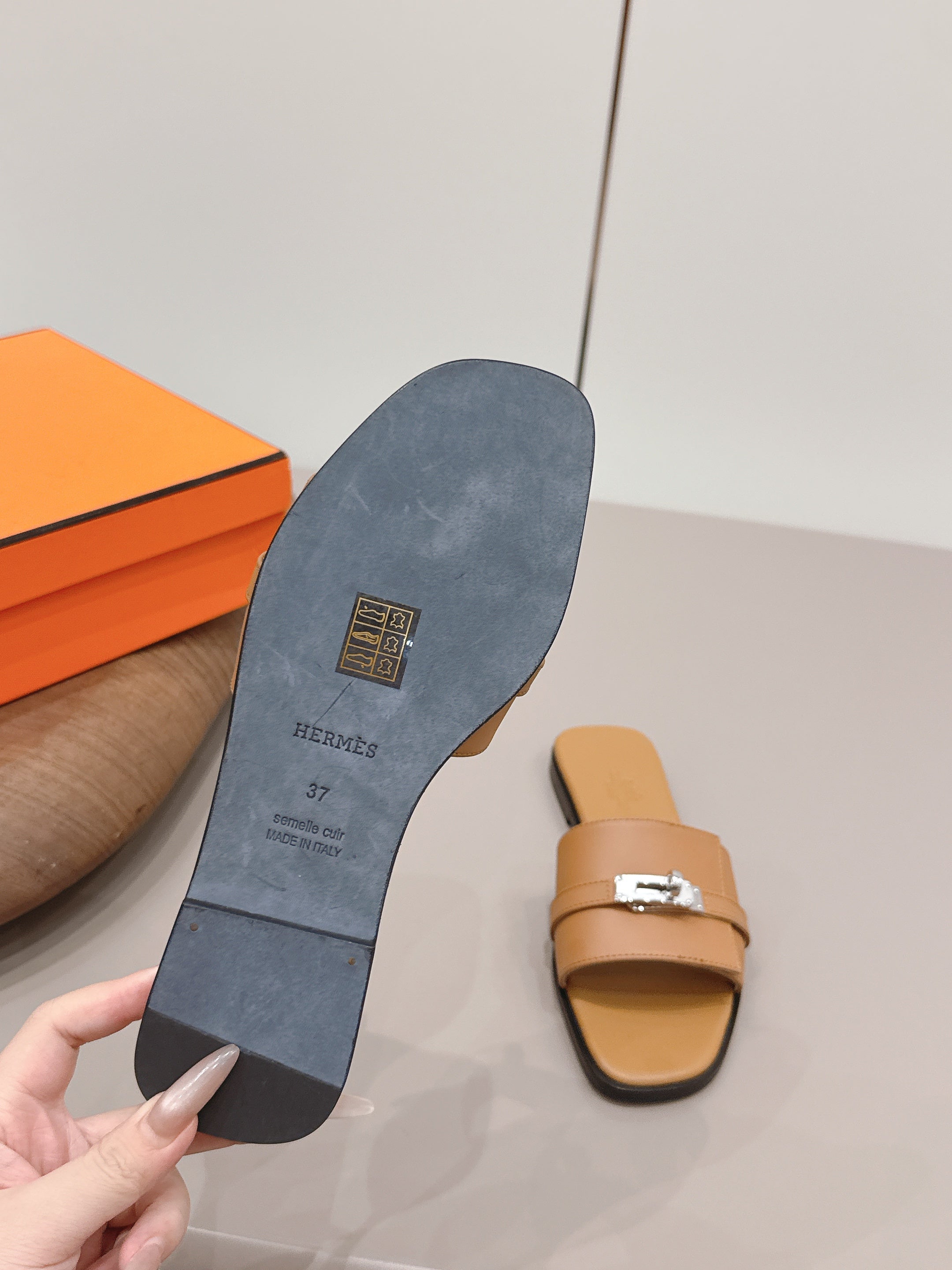 HM 26S GIULIA SANDAL IN TAN BROWN CALFSKIN SILVER HARDWARE
