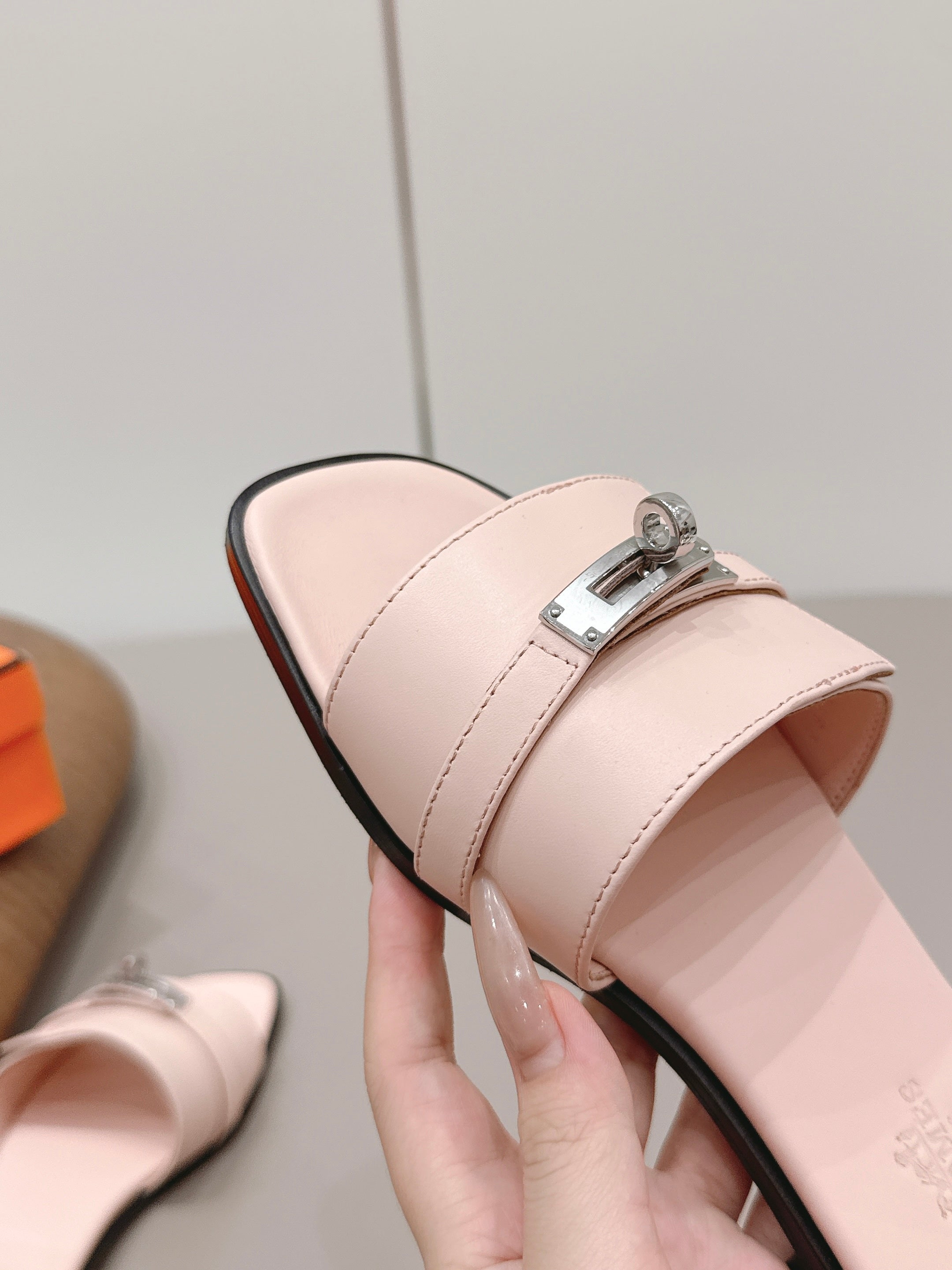 HM 26S GIULIA SANDAL IN LIGHT PINK CALFSKIN SILVER HARDWARE