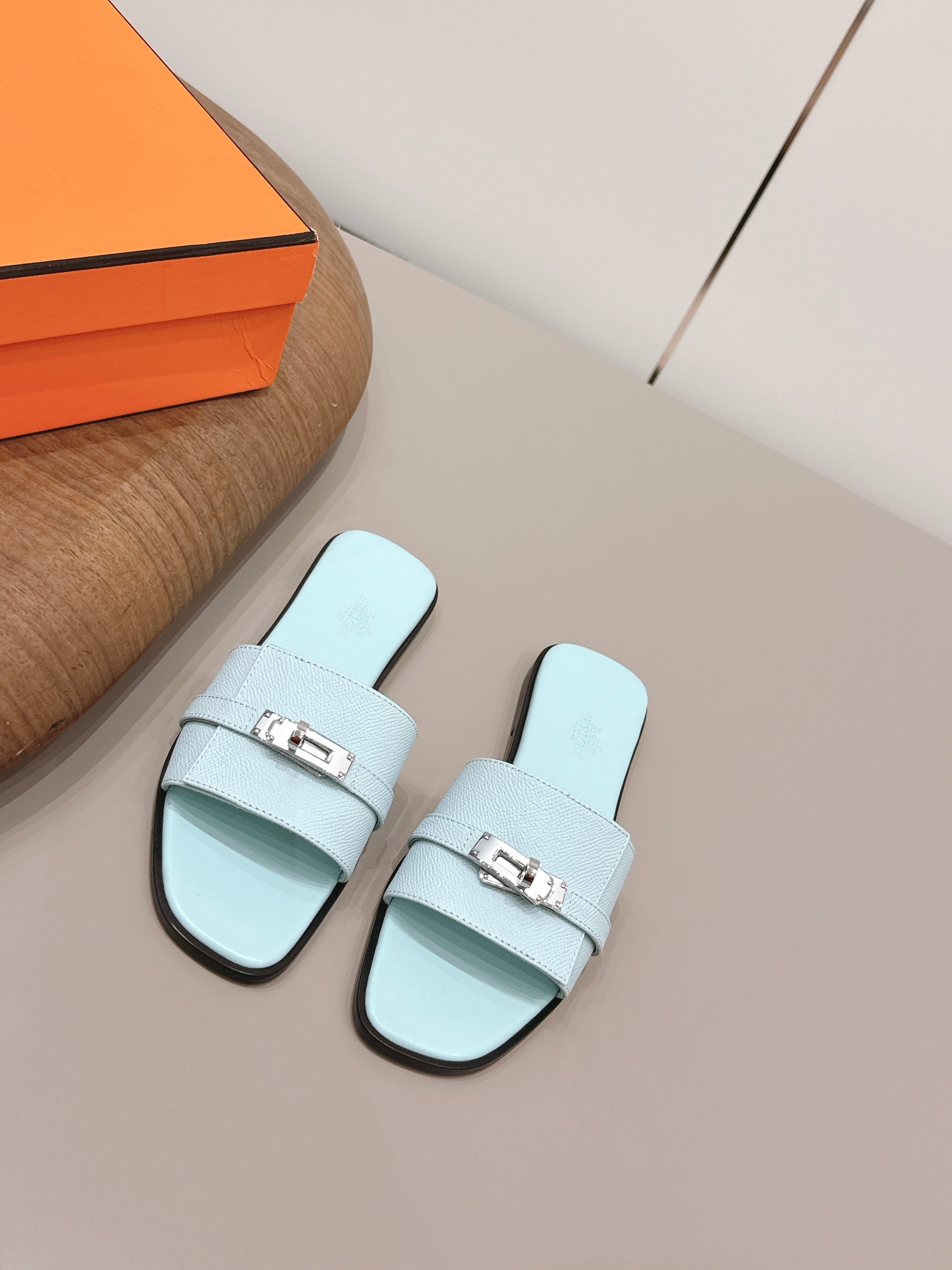 HM 26S GIULIA SANDAL IN ICE BLUE EPSOM CALFSKIN SILVER HARDWARE