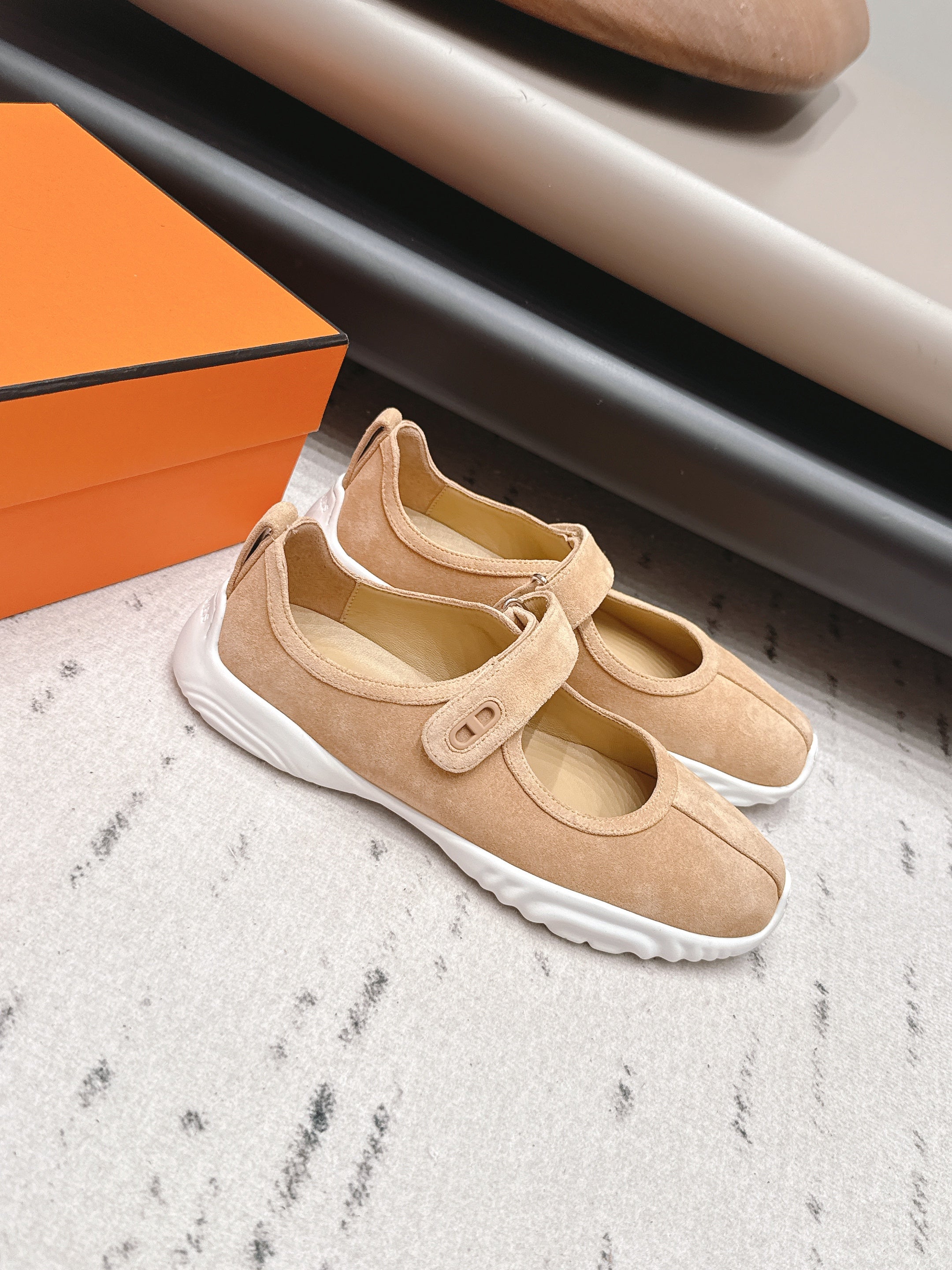 HM 26S KICHU BALLET FLAT IN LIGHT BROWN SUEDE