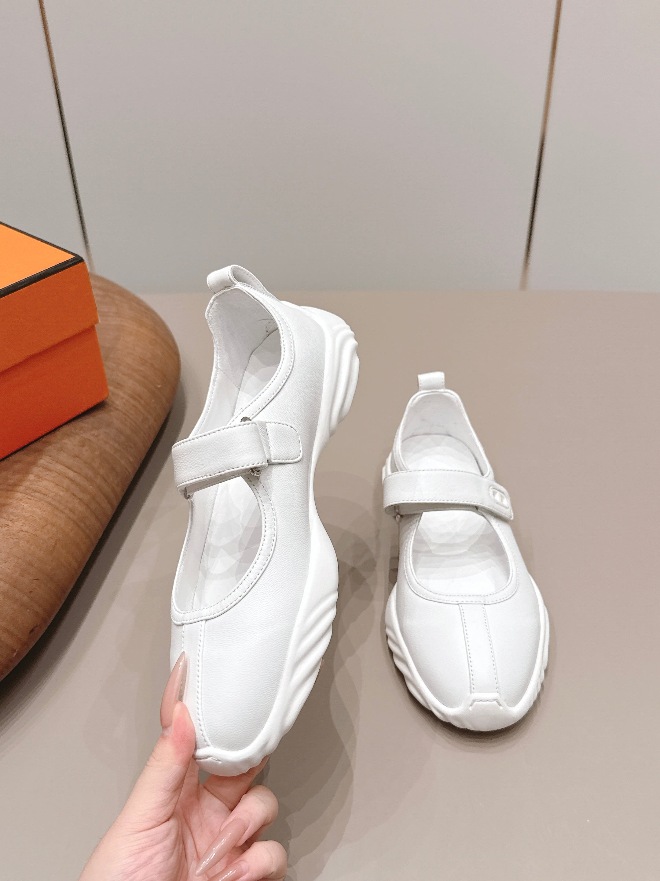 HM 26S KICHU BALLET FLAT IN WHITE CALFSKIN