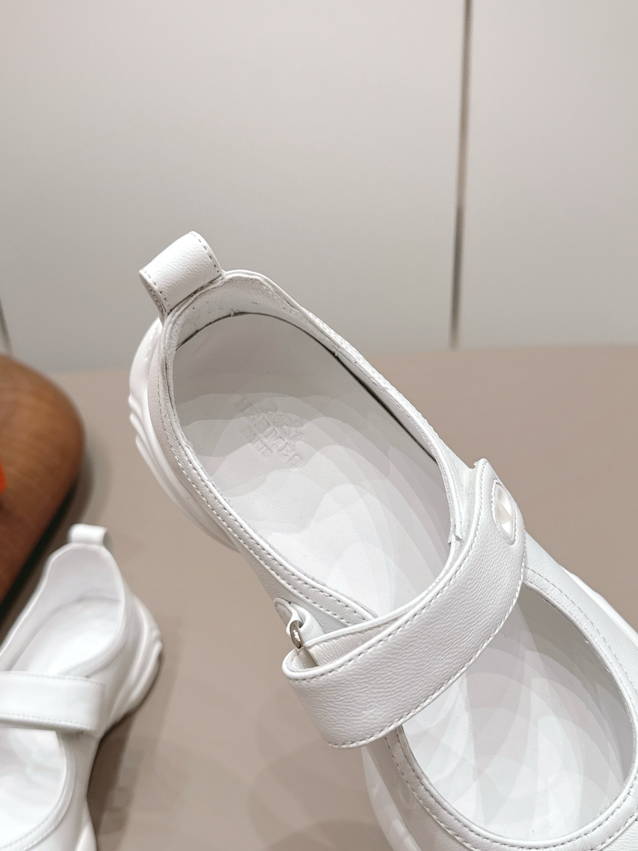 HM 26S KICHU BALLET FLAT IN WHITE CALFSKIN