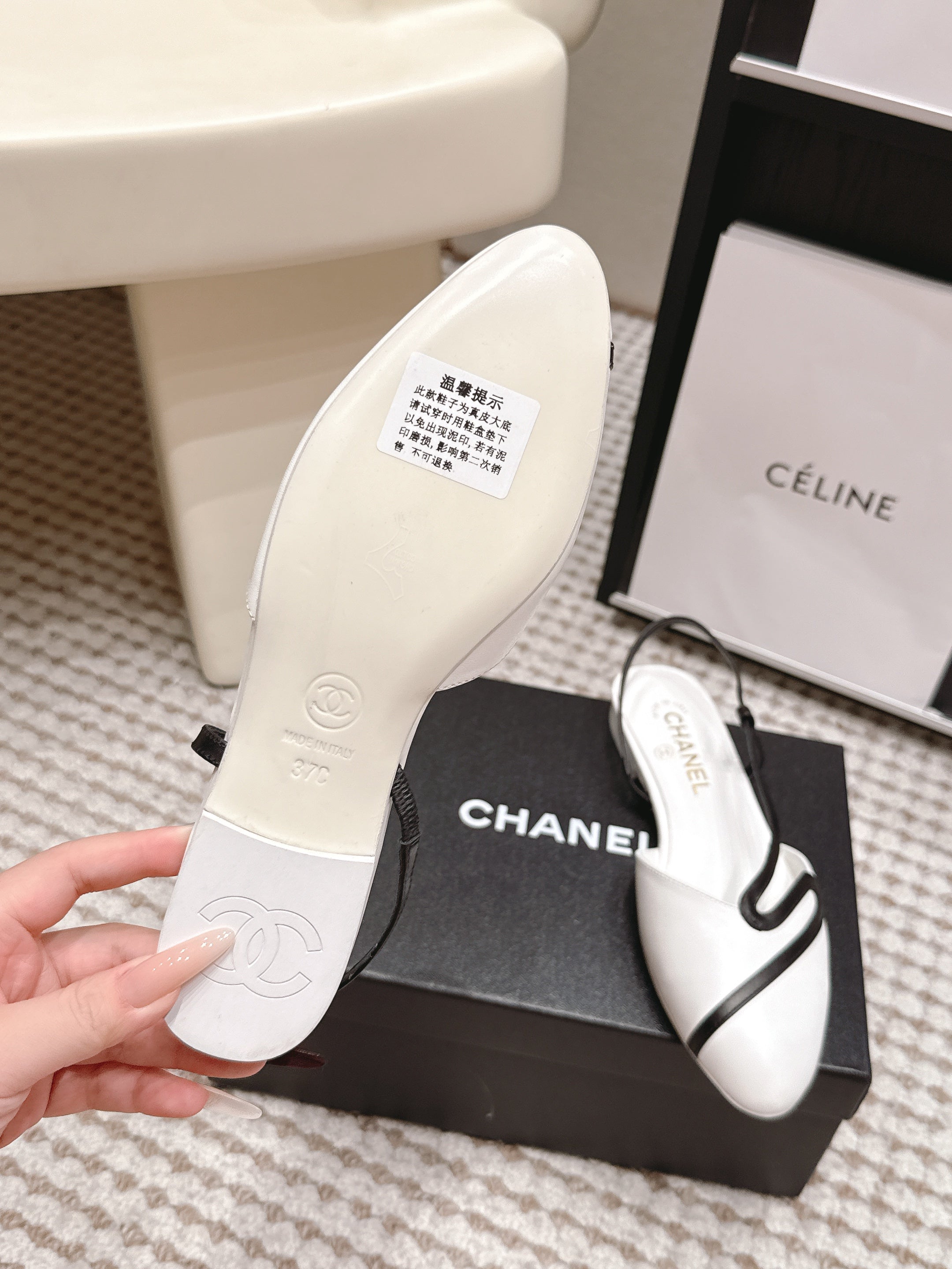 CHANEL 26S SLINGBACK FLATS IN WHITE CALFSKIN WITH BLACK TRIM