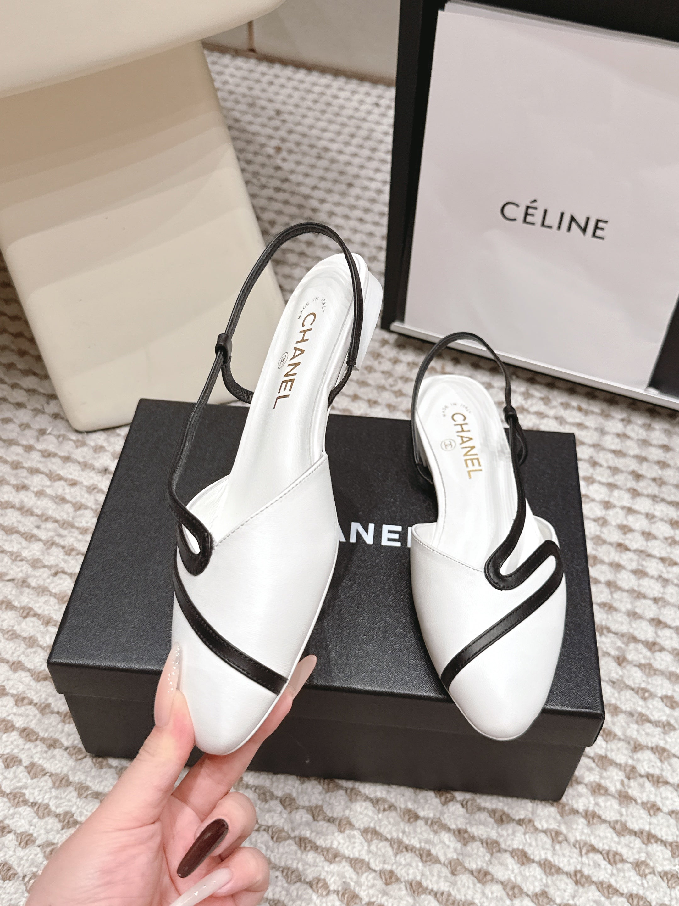 CHANEL 26S SLINGBACK FLATS IN WHITE CALFSKIN WITH BLACK TRIM