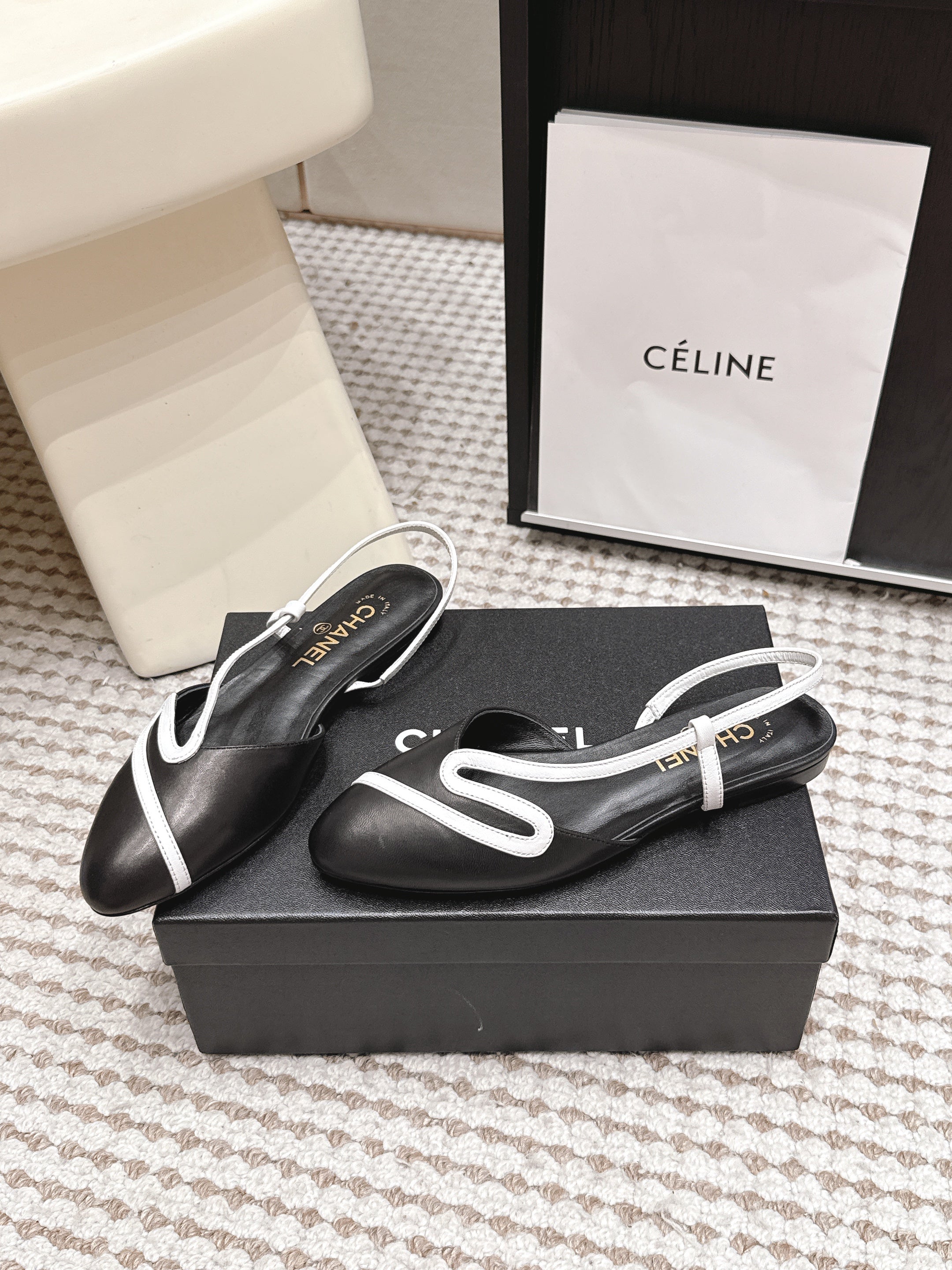 CHANEL 26S SLINGBACK FLATS IN BLACK CALFSKIN WITH WHITE TRIM