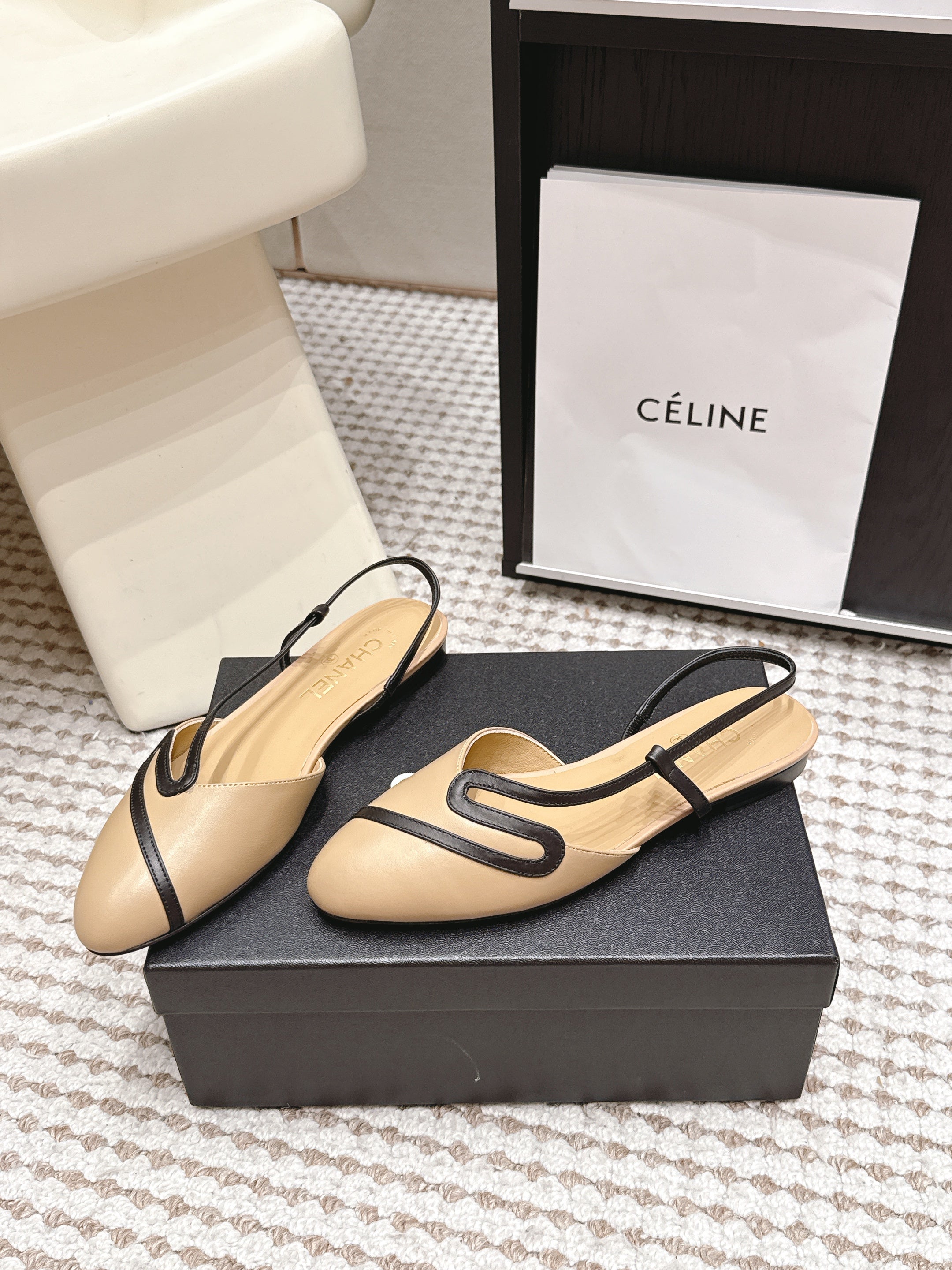 CHANEL 26S SLINGBACK FLATS IN BEIGE CALFSKIN WITH BLACK TRIM