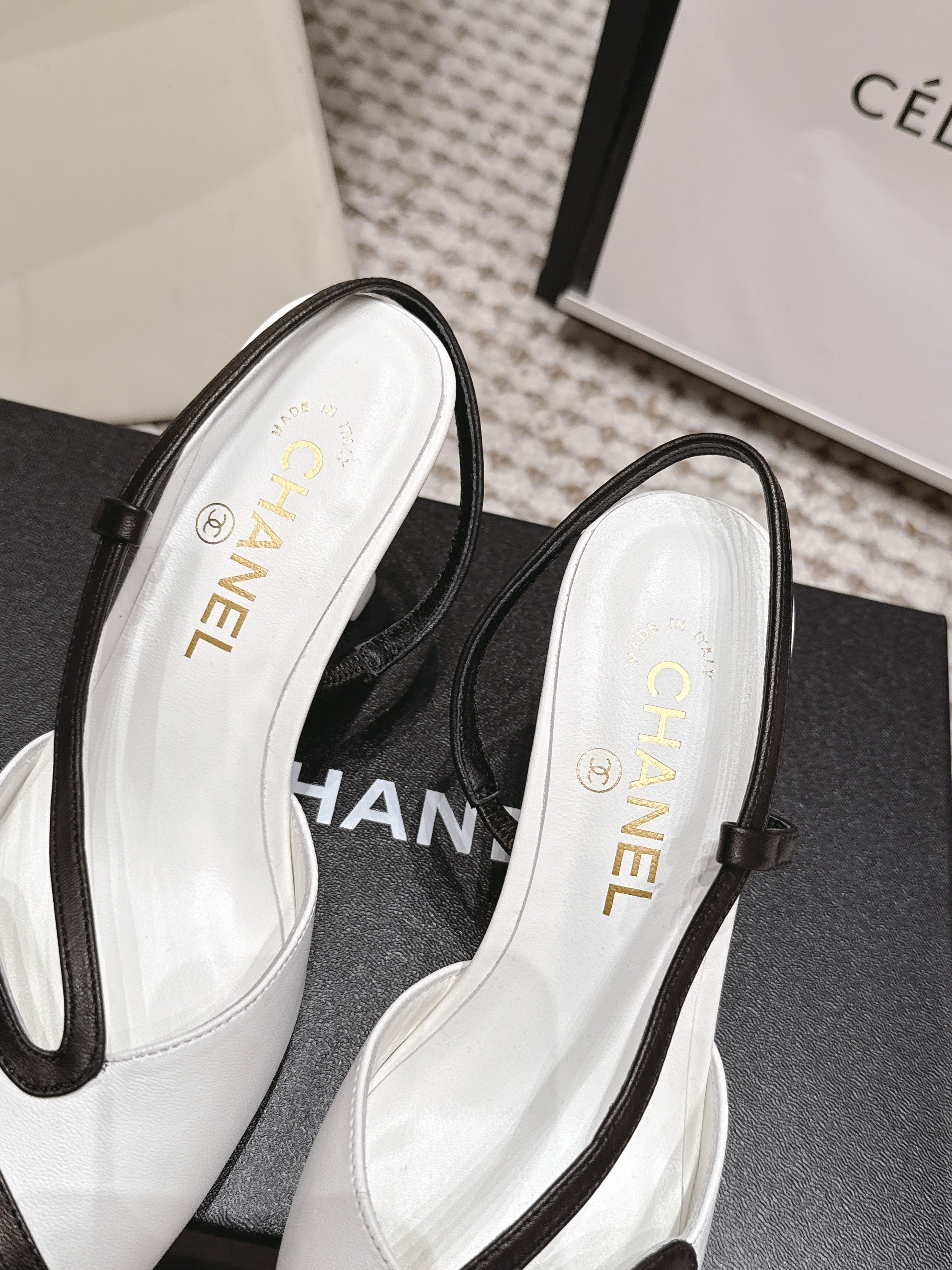 CHANEL 26S HIGH-HEEL SLINGBACKS IN WHITE CALFSKIN WITH BLACK TRIM