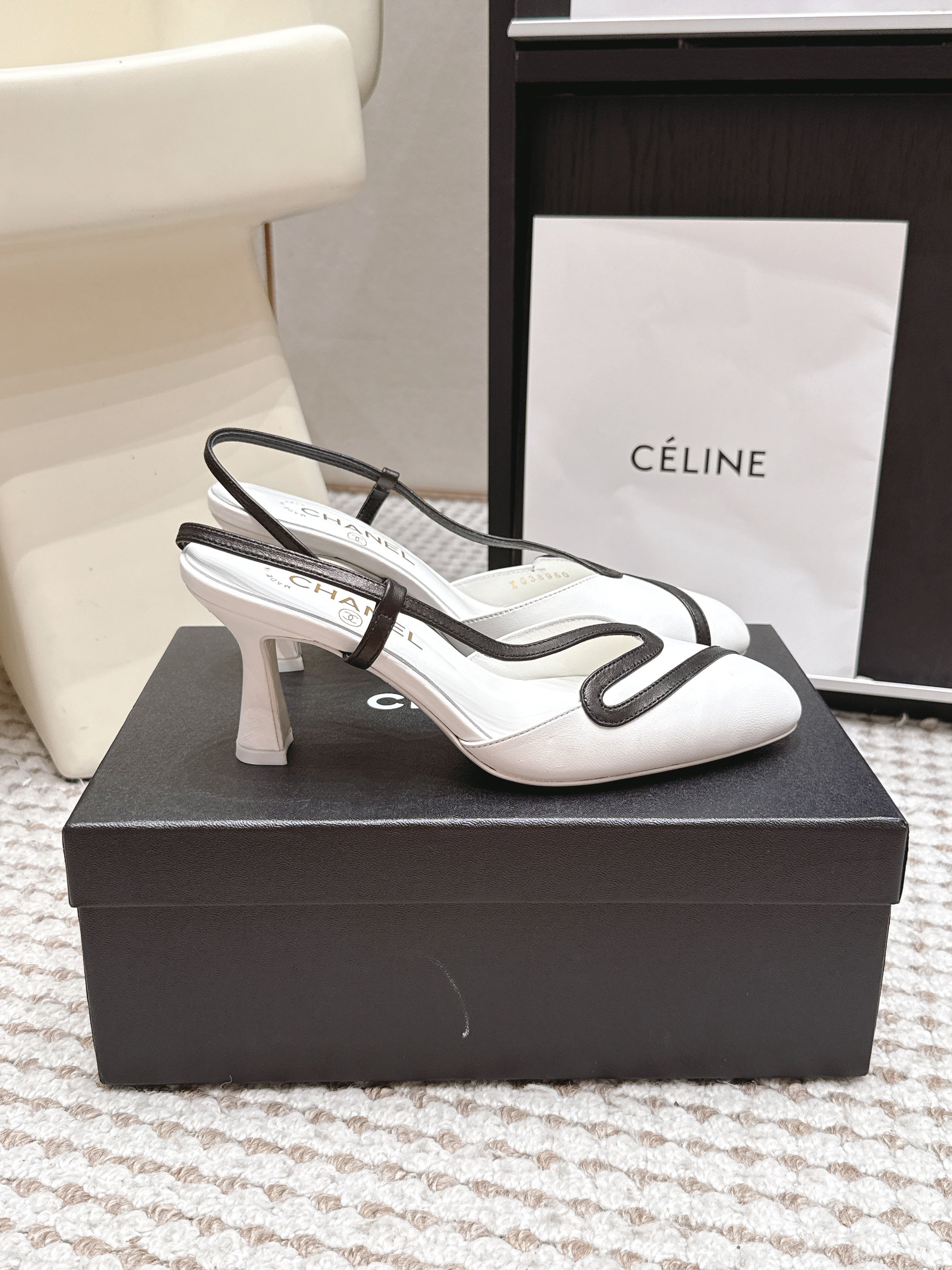CHANEL 26S HIGH-HEEL SLINGBACKS IN WHITE CALFSKIN WITH BLACK TRIM