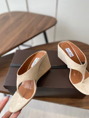 ALAIA WEDGE THONG SANDALS 25S IN LIGHT BEIGE SUEDE