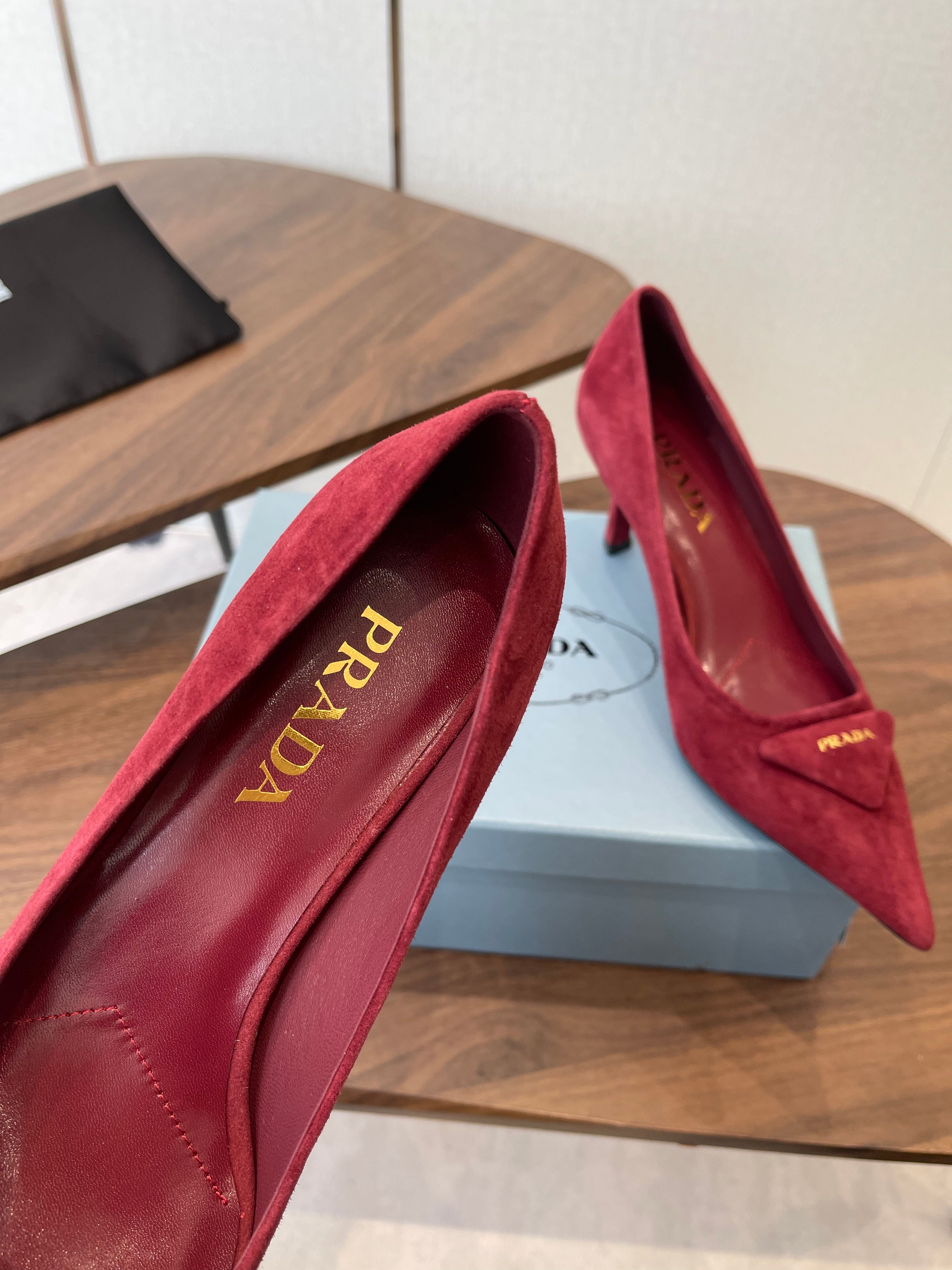 PRADA 26S POINTED TOE HIGH HEELS 75MM IN DARK RED SUEDE WITH LOGO
