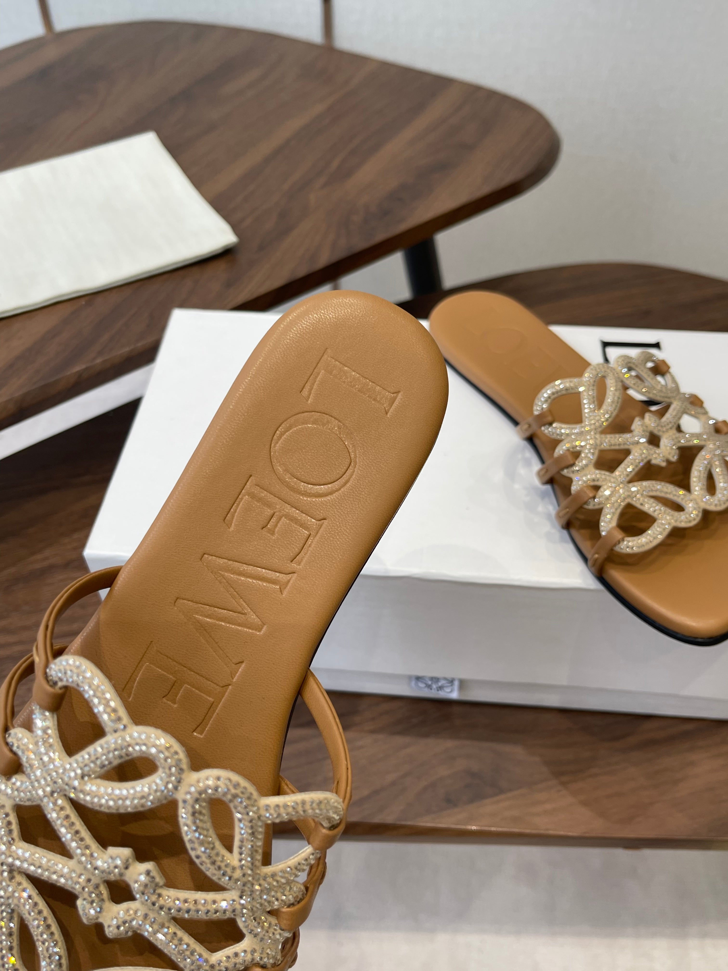 LOEWE 26S FLAT SANDALS IN CAMEL BROWN CALFSKIN WITH CRYSTALS