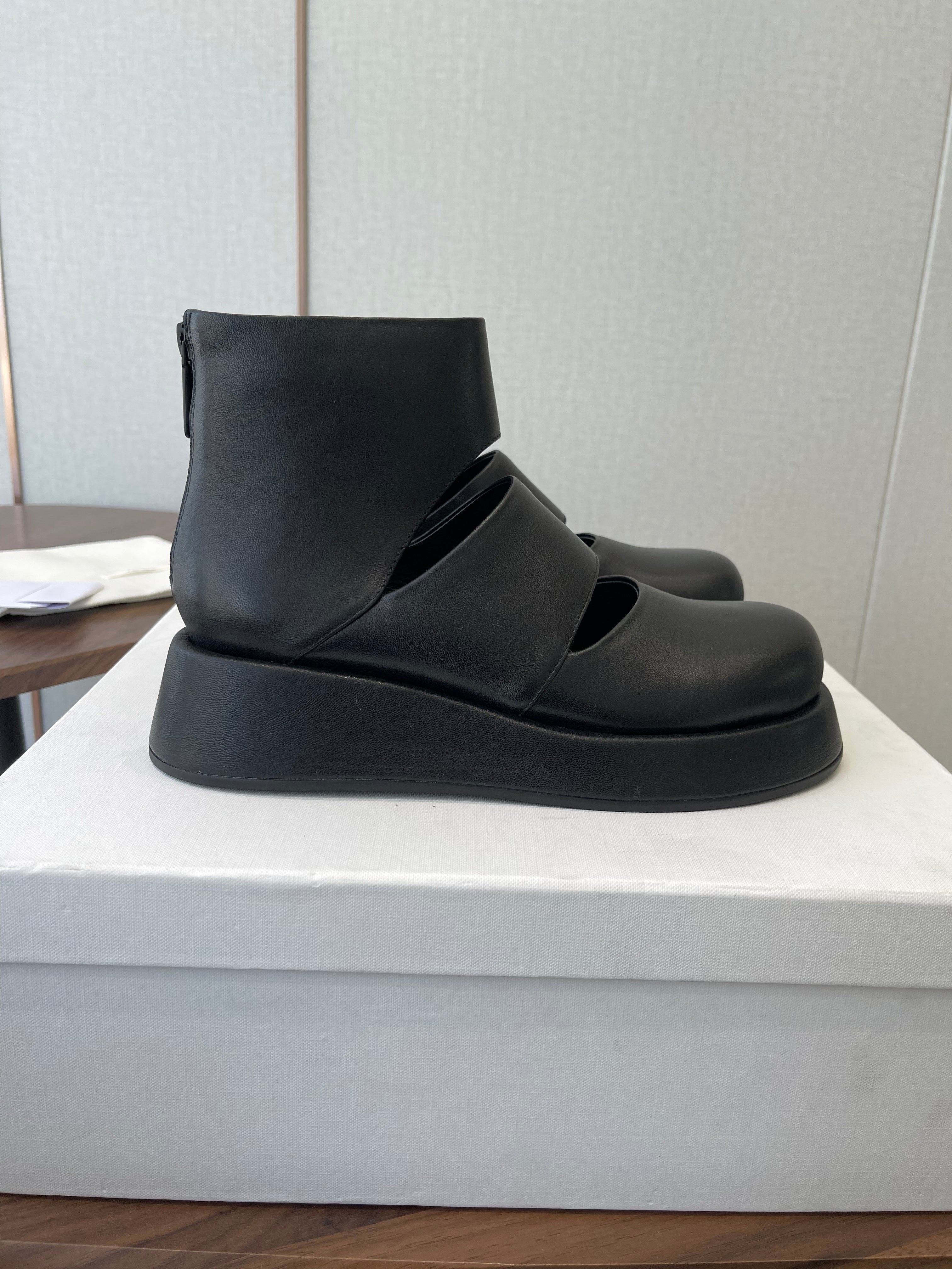 THE ROW 26S PLATFORM MARY JANE IN BLACK CALFSKIN