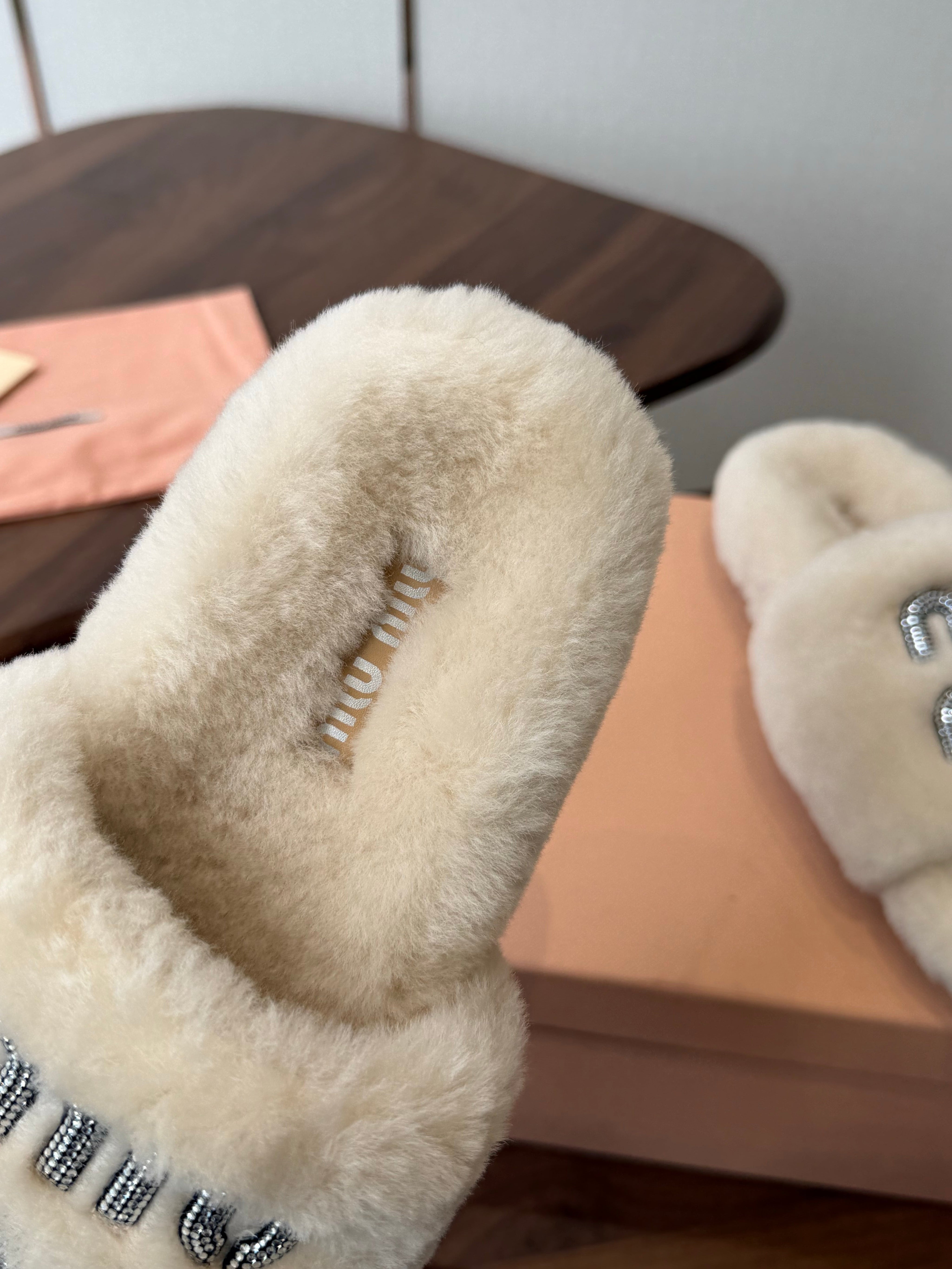 MIUMIU 26S CRYSTAL LOGO SLIDES IN LIGHT BEIGE SHEARLING
