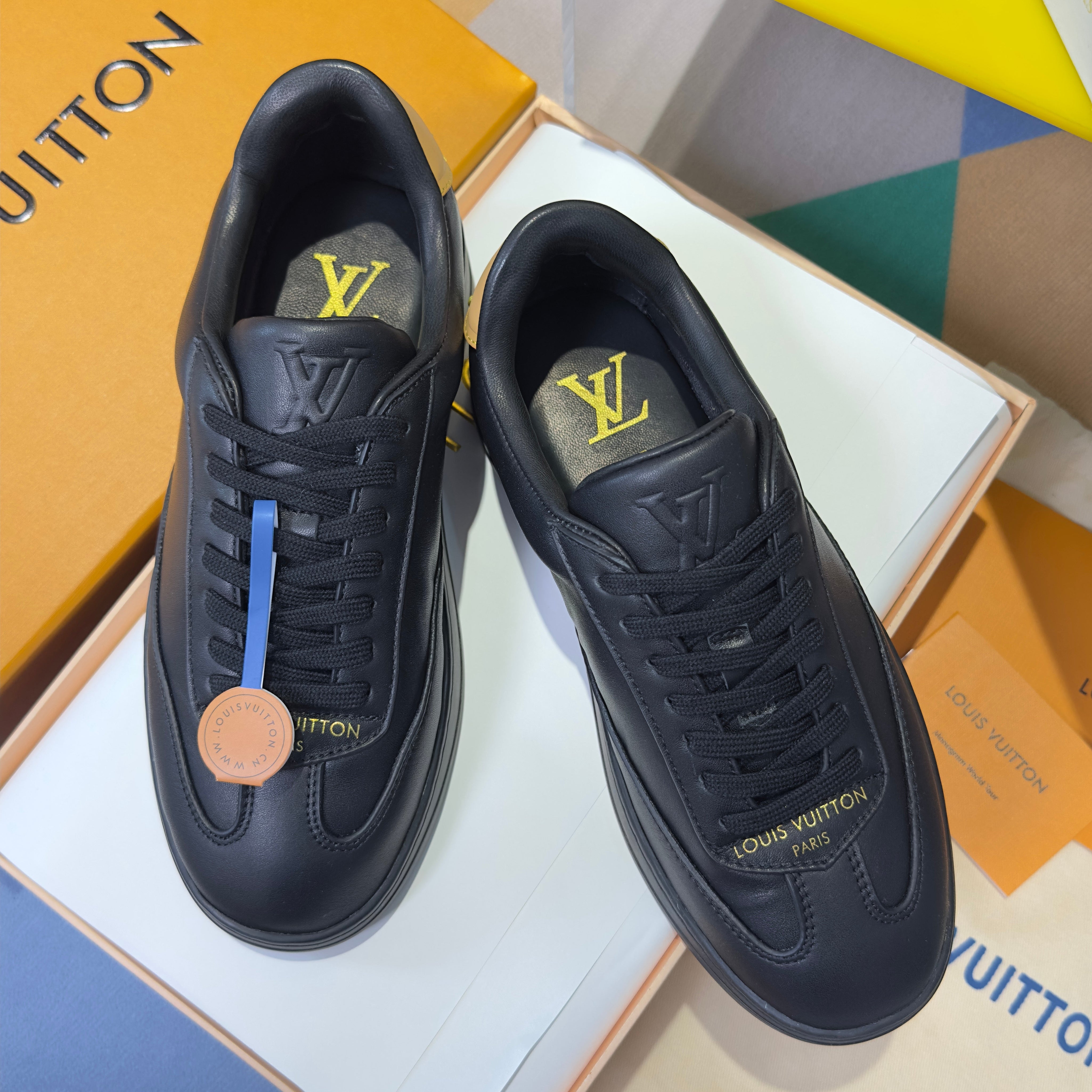 LV 26S LOW TOP SNEAKERS IN BLACK CALFSKIN